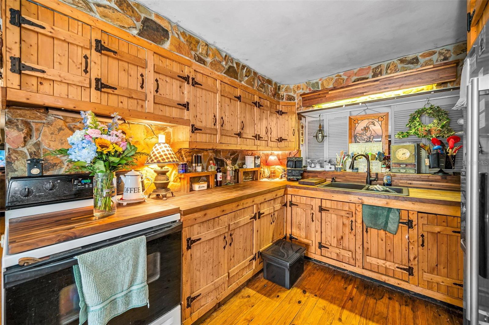 2876 30TH AVE N, ST PETERSBURG, FL, 33713