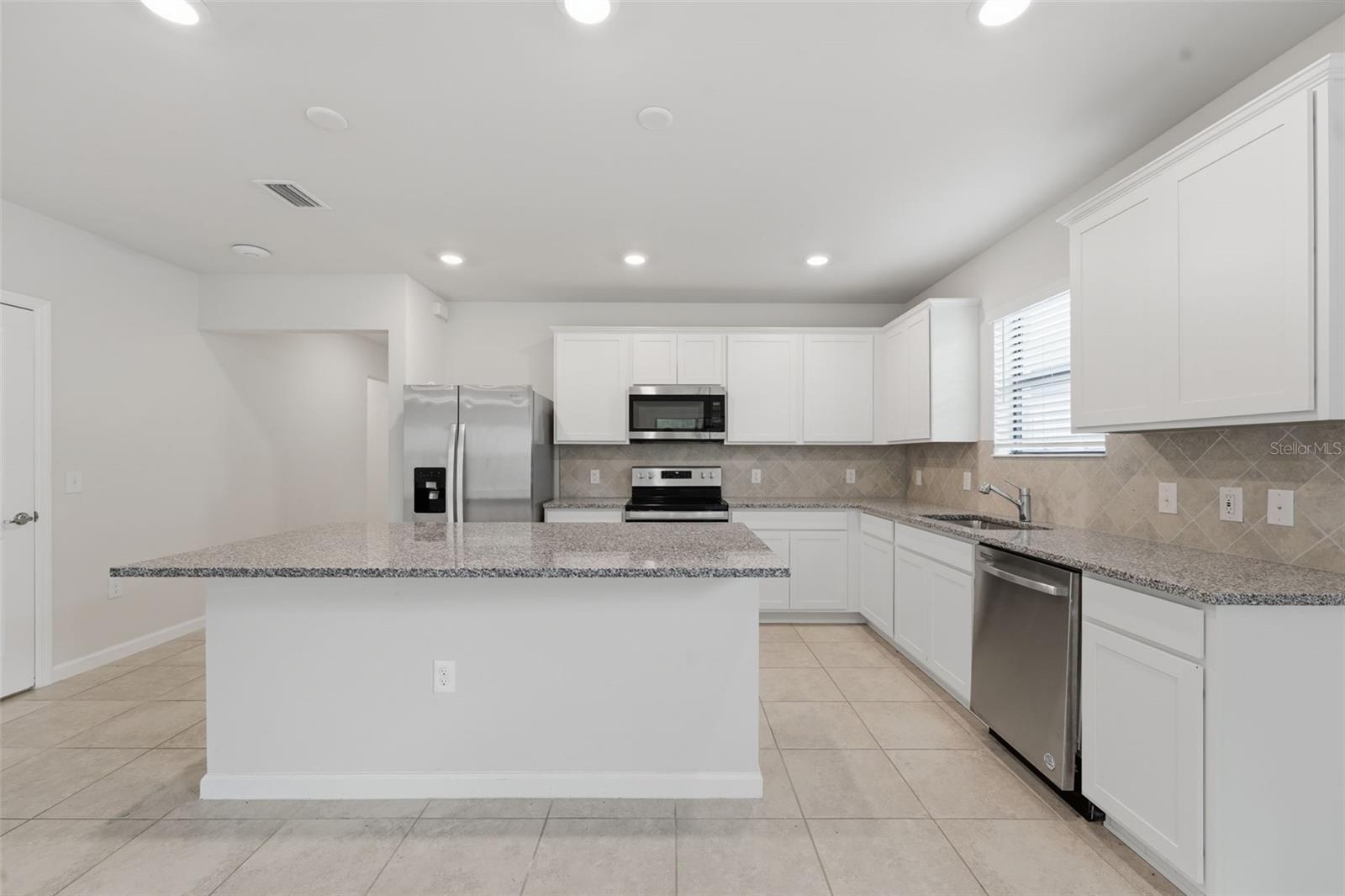 16048 BEACHBERRY DR, NORTH FORT MYERS, FL, 33917