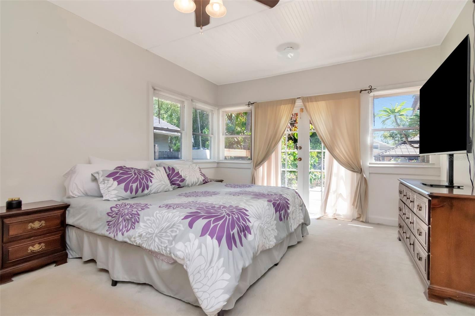 220 W FERN ST, TAMPA, FL, 33604