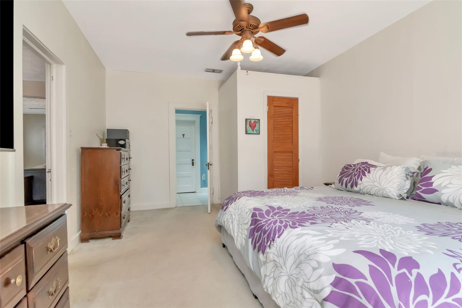 220 W FERN ST, TAMPA, FL, 33604