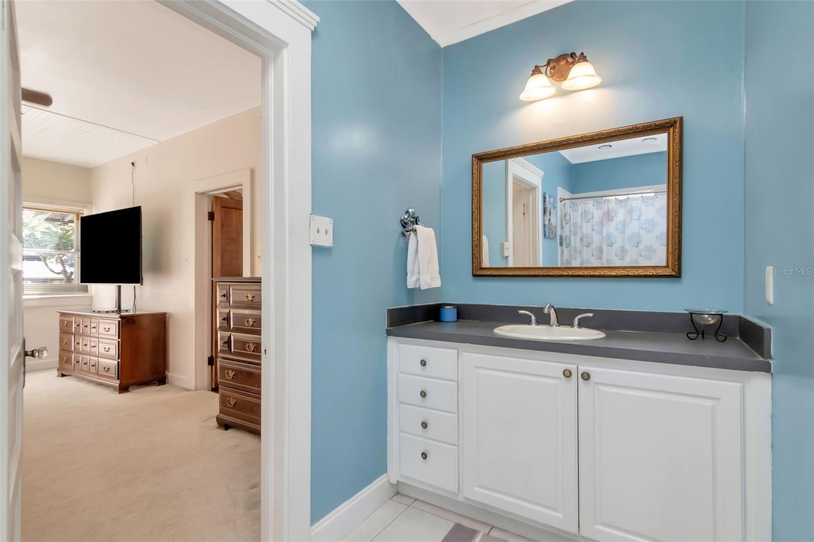 220 W FERN ST, TAMPA, FL, 33604