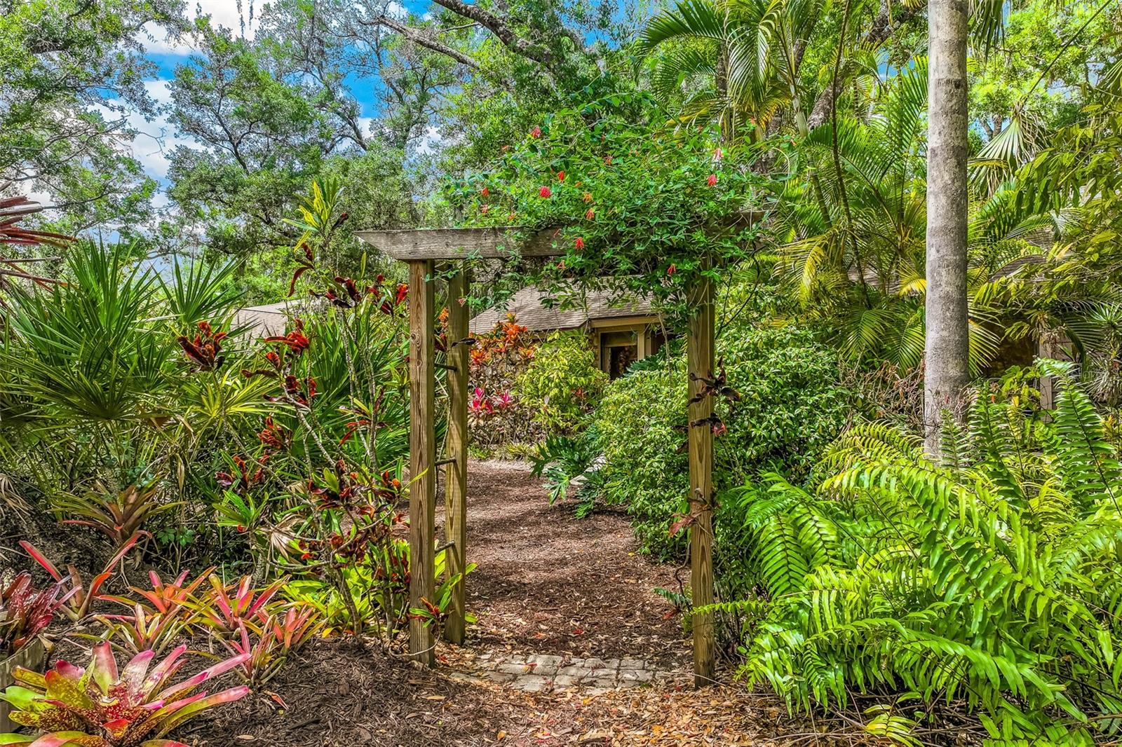 4295 WOODVIEW DR, SARASOTA, FL, 34232