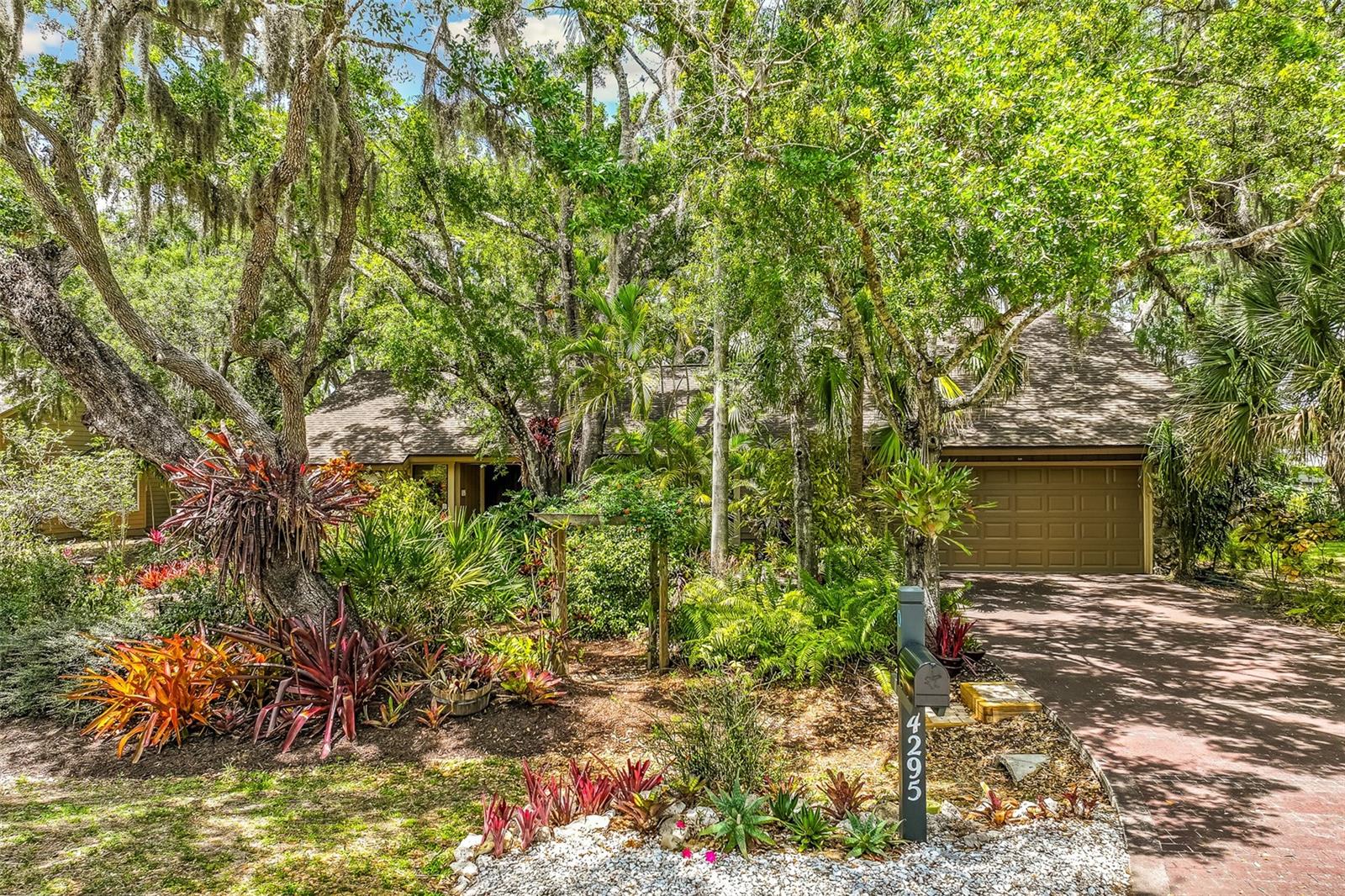 4295 WOODVIEW DR, SARASOTA, FL, 34232