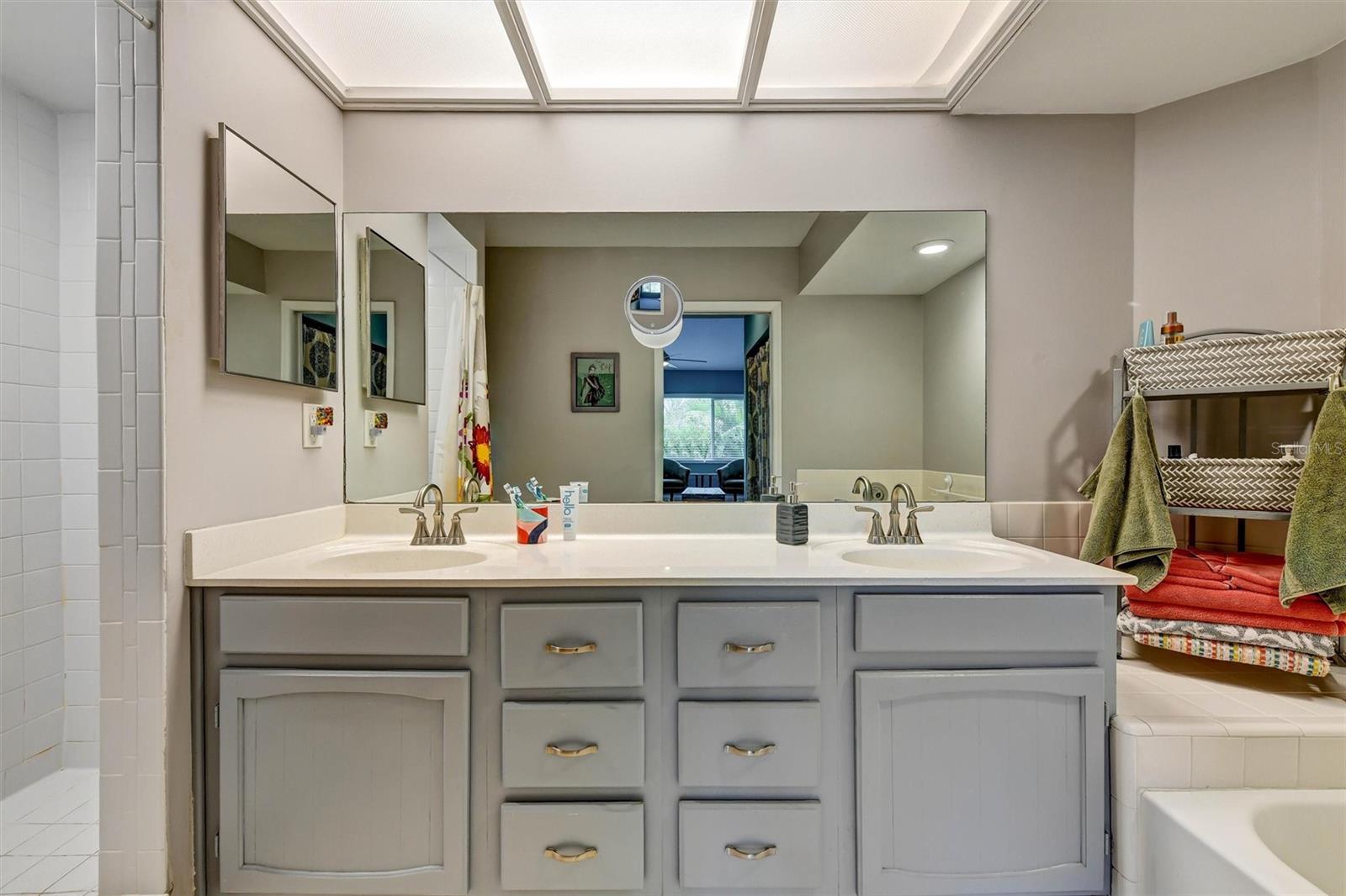 8352 MEADOWBROOK DR #10, SEMINOLE, FL, 33777