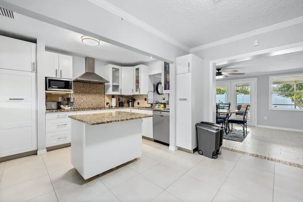 2532 CONSTITUTION BLVD, SARASOTA, FL, 34231