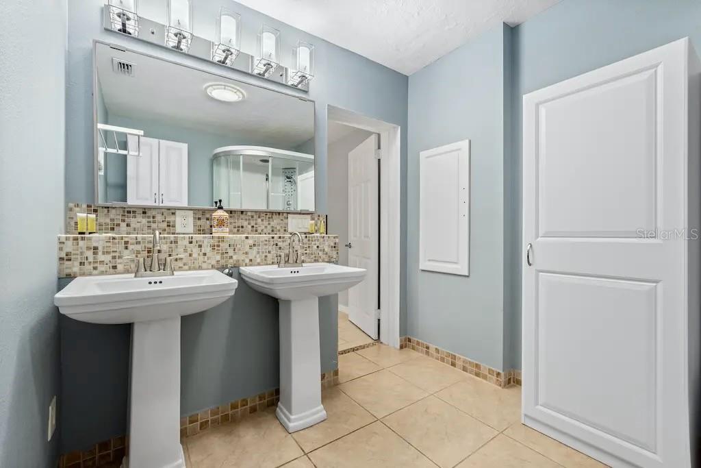 2532 CONSTITUTION BLVD, SARASOTA, FL, 34231