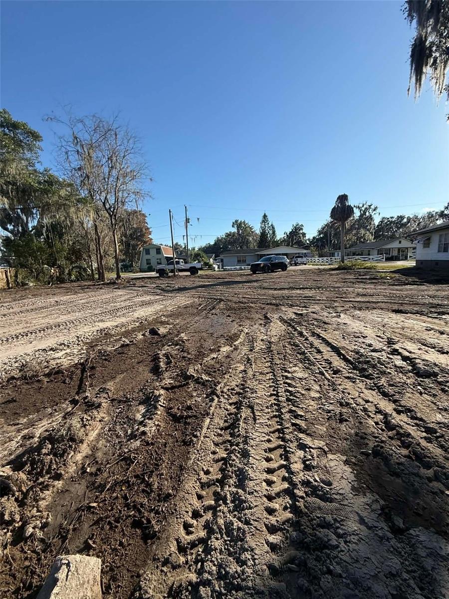 748 CR 477A, LAKE PANASOFFKEE, FL, 33538