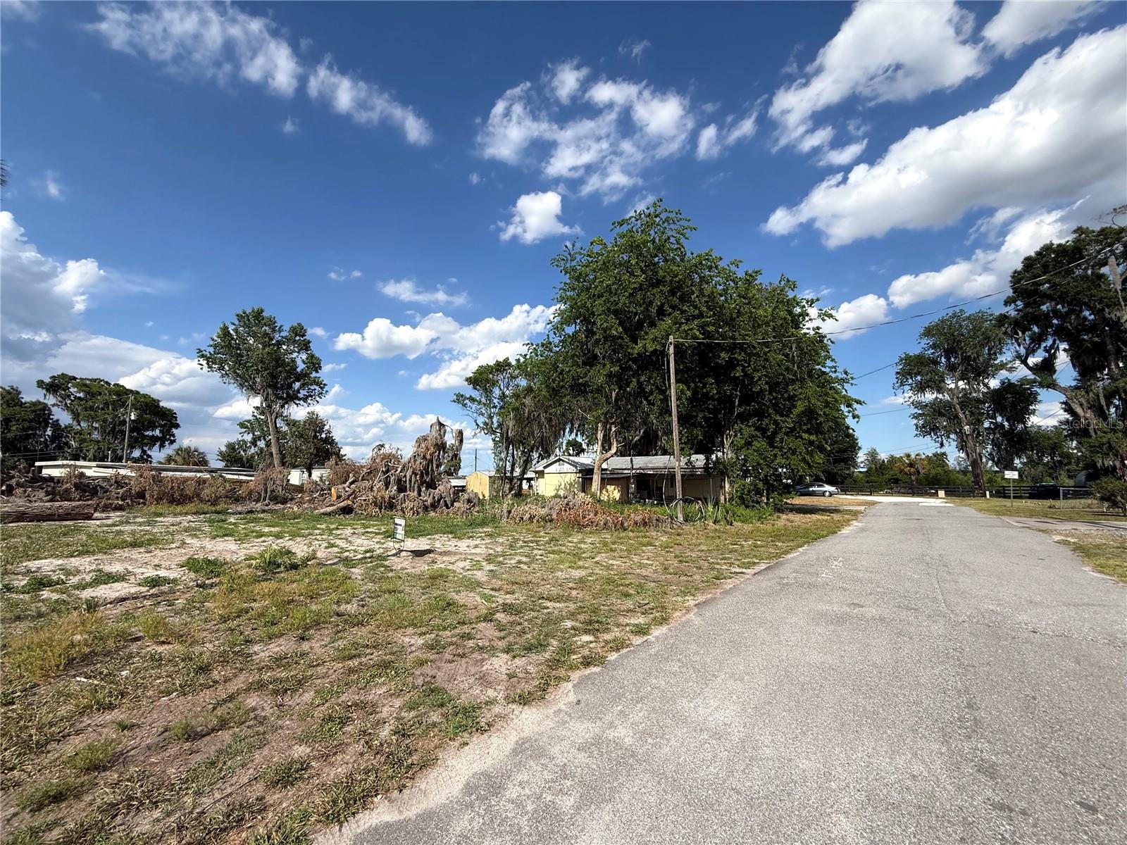 748 CR 477A, LAKE PANASOFFKEE, FL, 33538