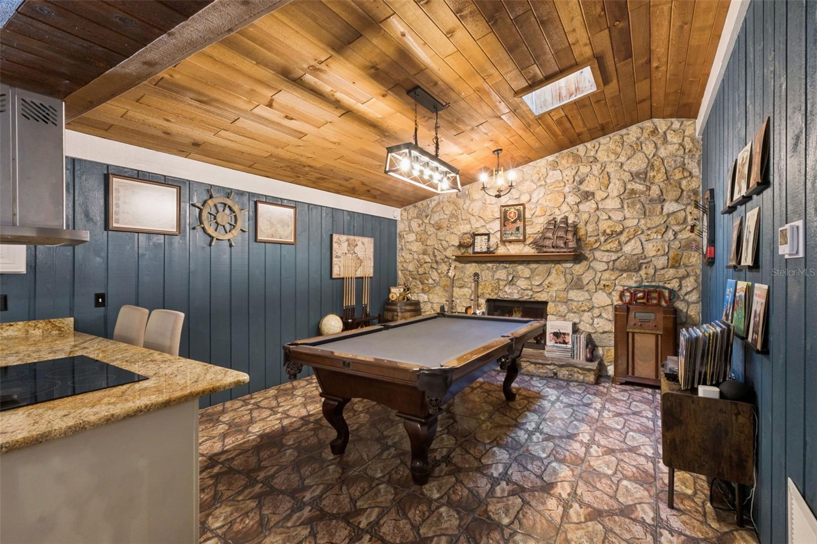 27627 LOIS DR, TAVARES, FL, 32778