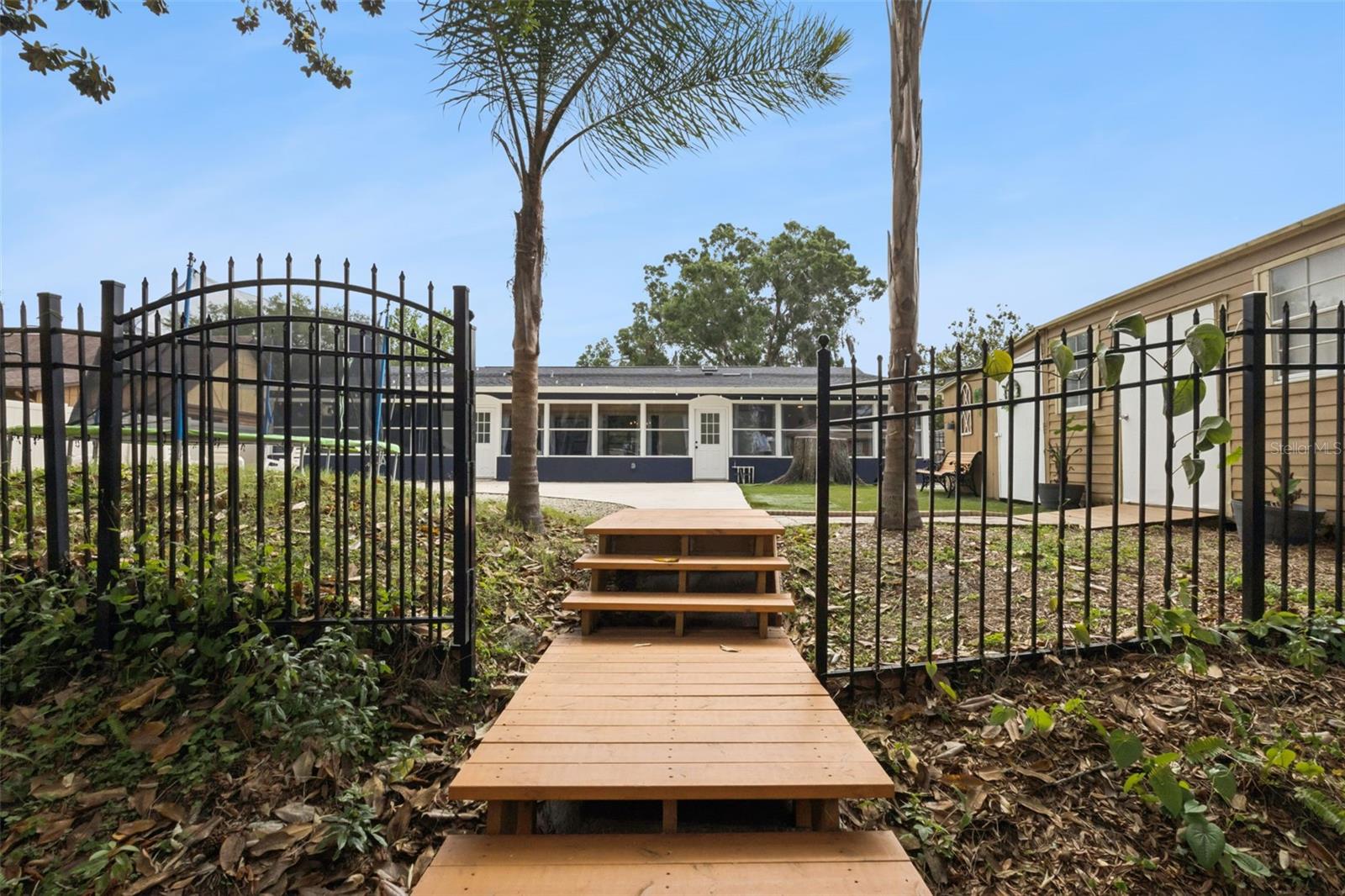 27627 LOIS DR, TAVARES, FL, 32778