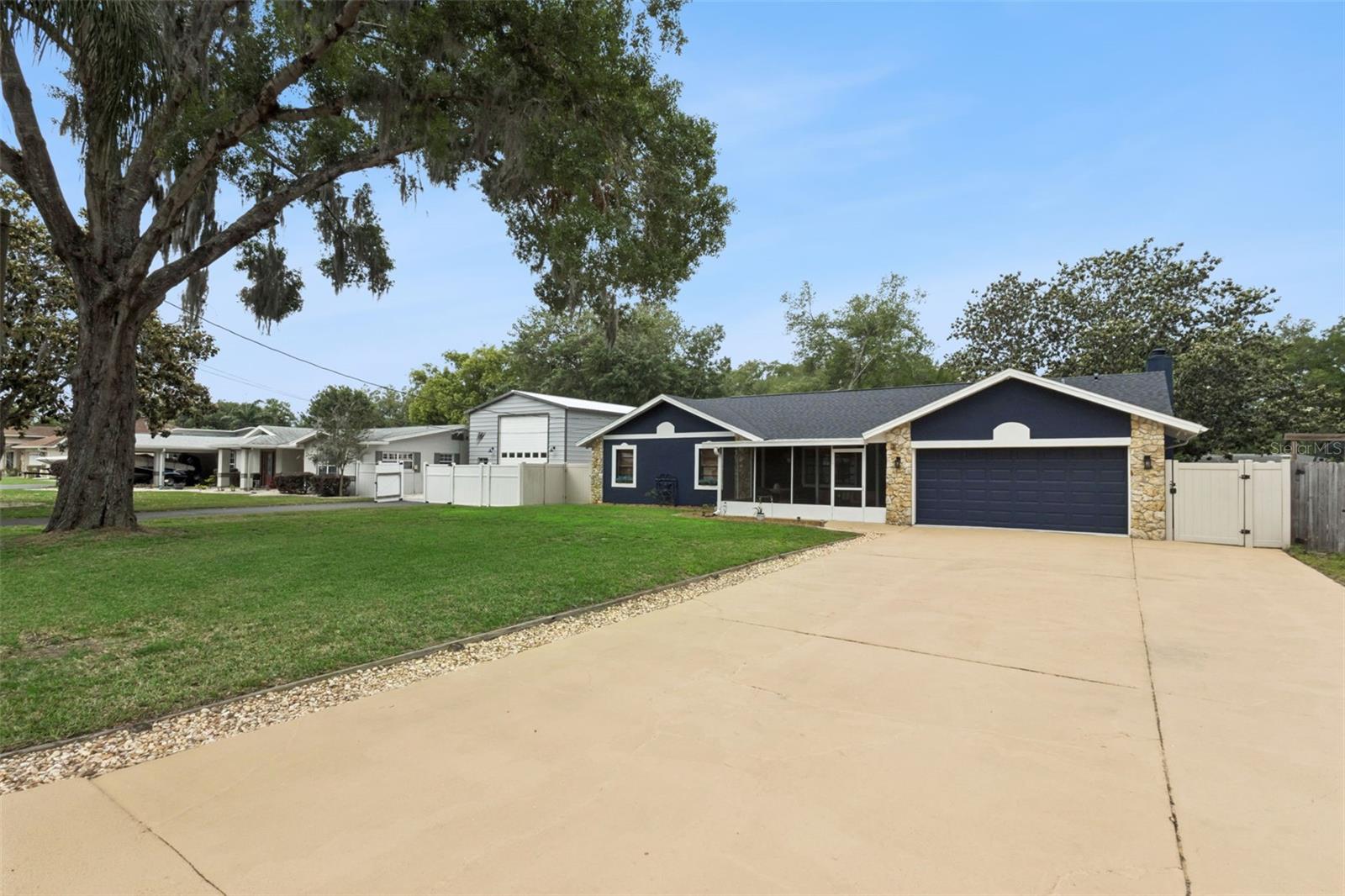 27627 LOIS DR, TAVARES, FL, 32778