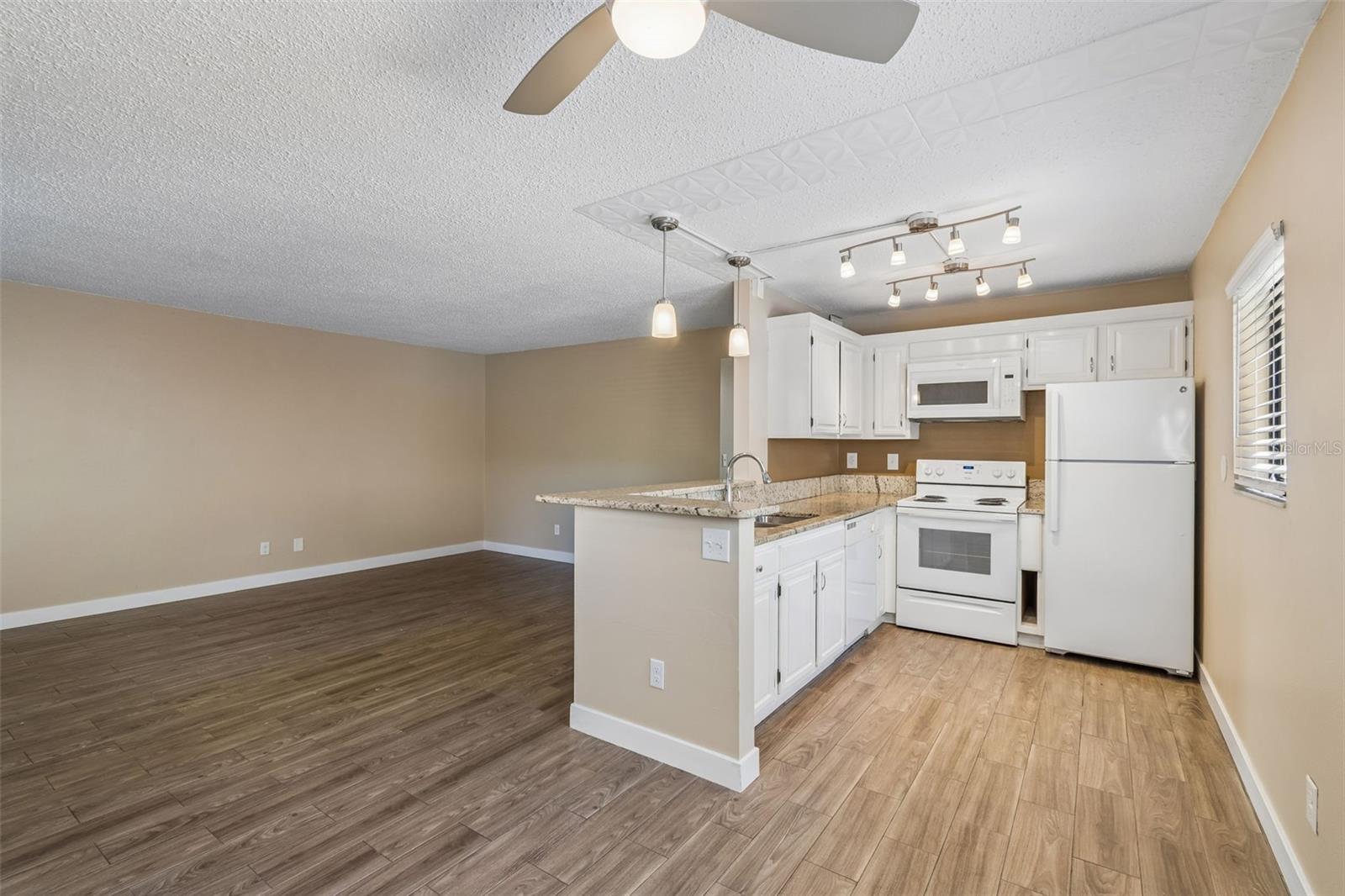 3300 FOX CHASE CIR N #202, PALM HARBOR, FL, 34683