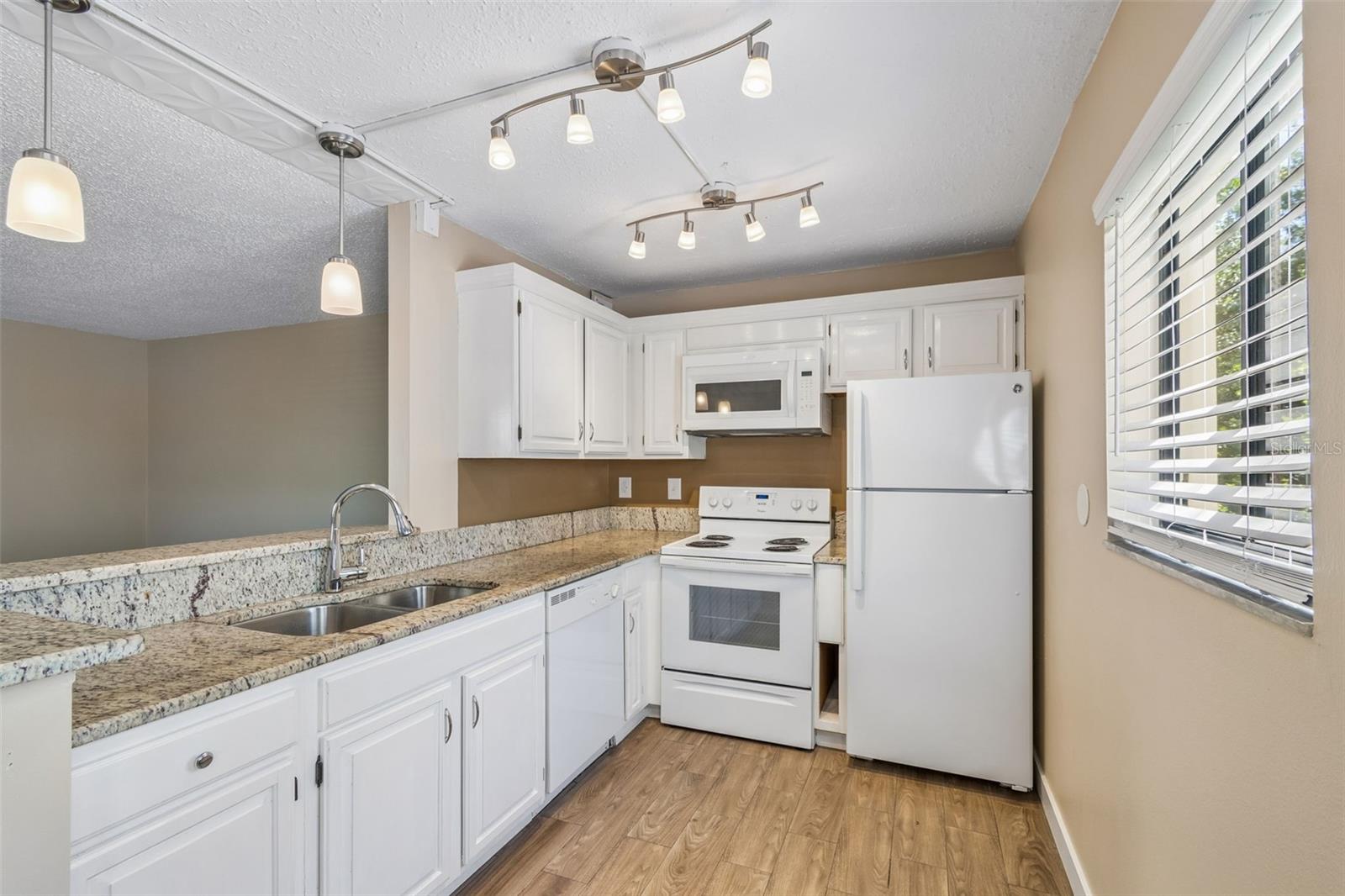 3300 FOX CHASE CIR N #202, PALM HARBOR, FL, 34683