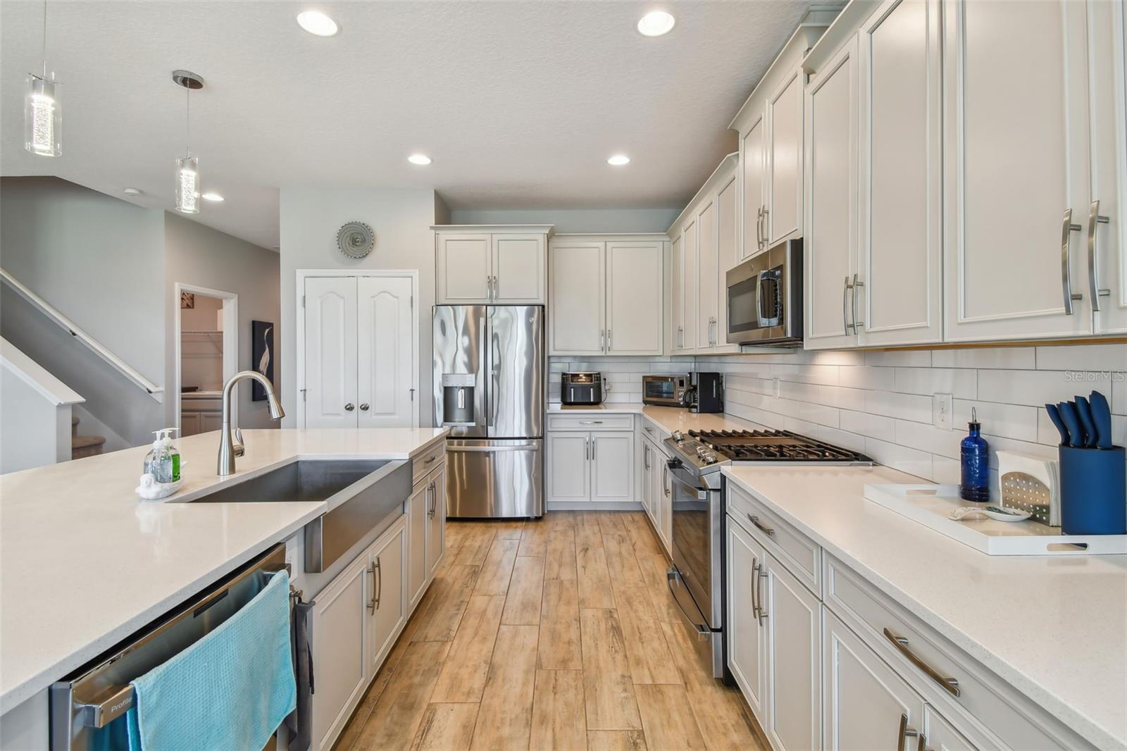 2433 SANTA VISTA LOOP, APOPKA, FL, 32703
