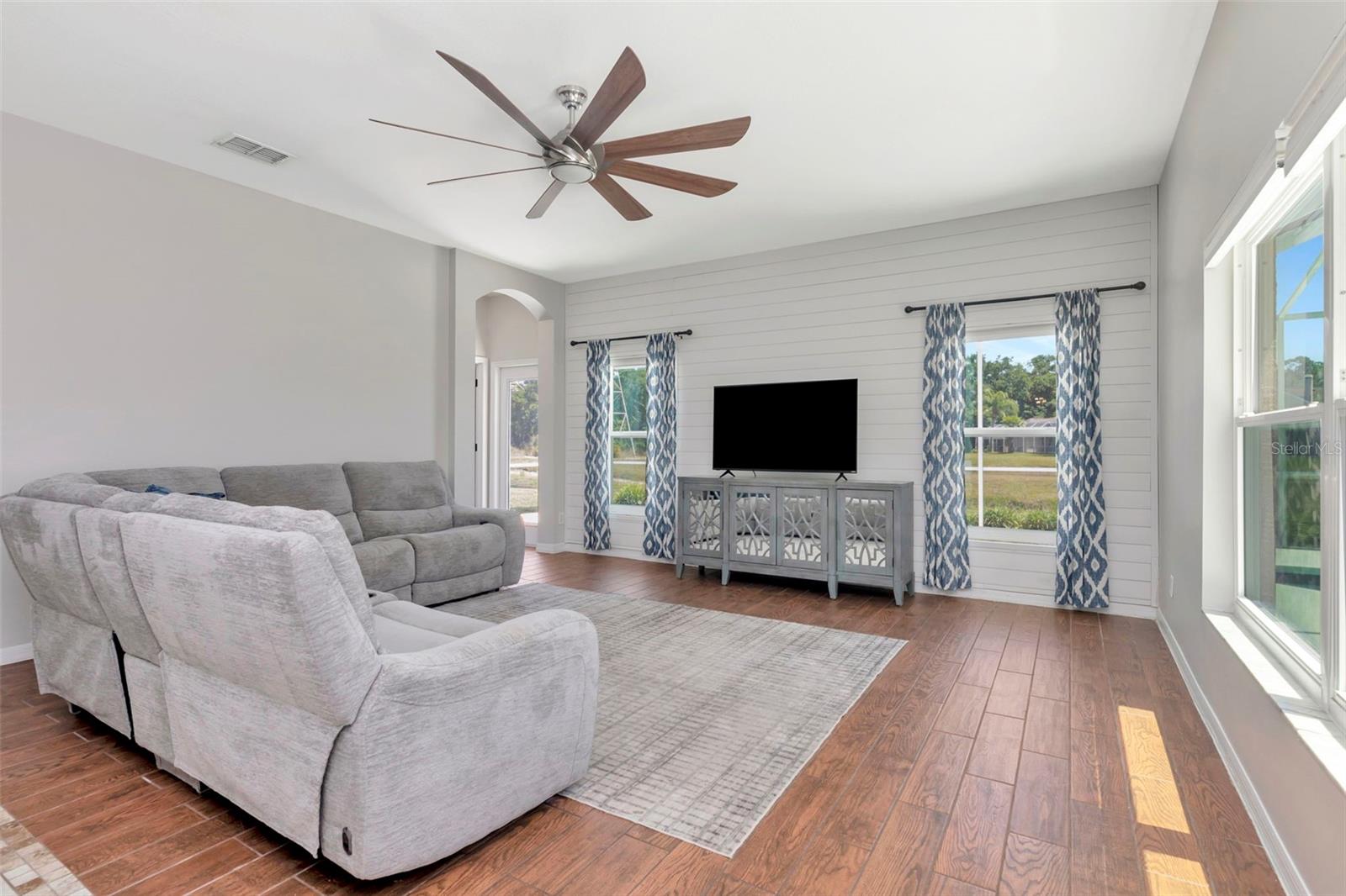 12012 NORTHUMBERLAND DR, TAMPA, FL, 33626