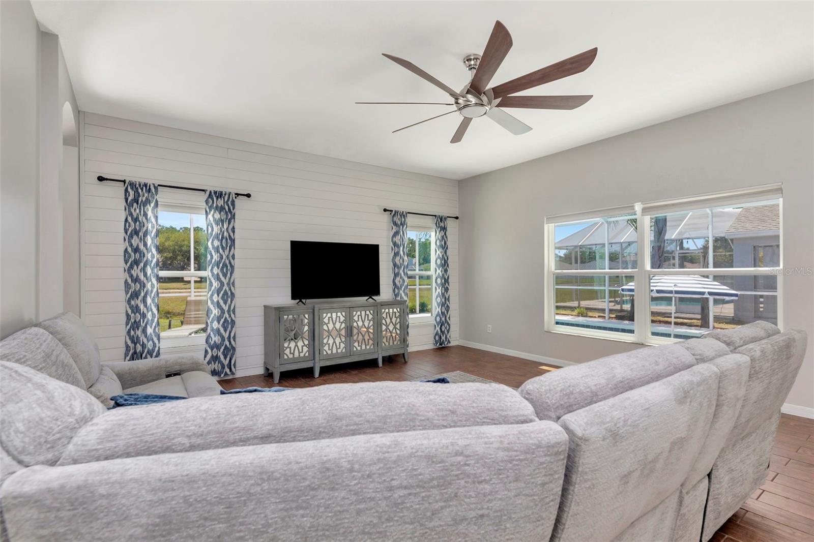 12012 NORTHUMBERLAND DR, TAMPA, FL, 33626