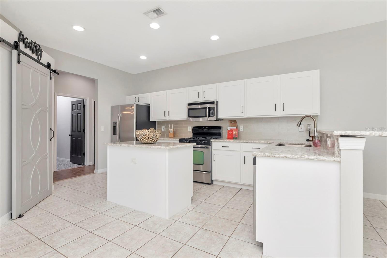 12012 NORTHUMBERLAND DR, TAMPA, FL, 33626