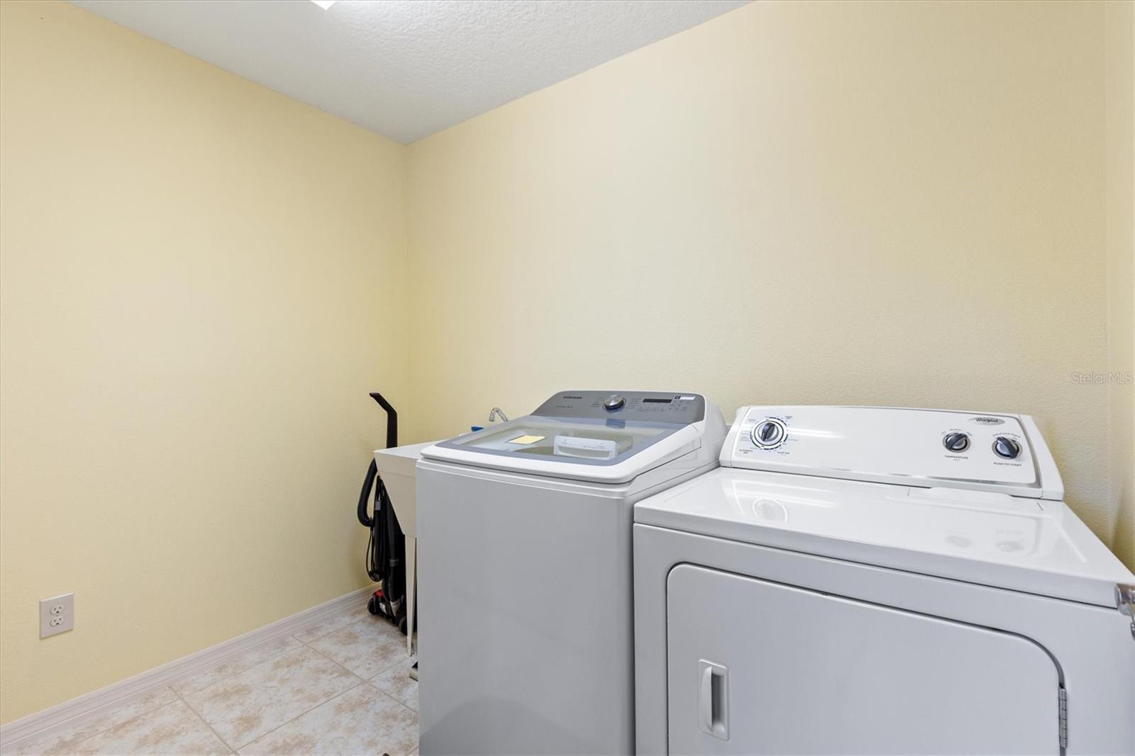 2332 GRENADIER WAY, THE VILLAGES, FL, 32162