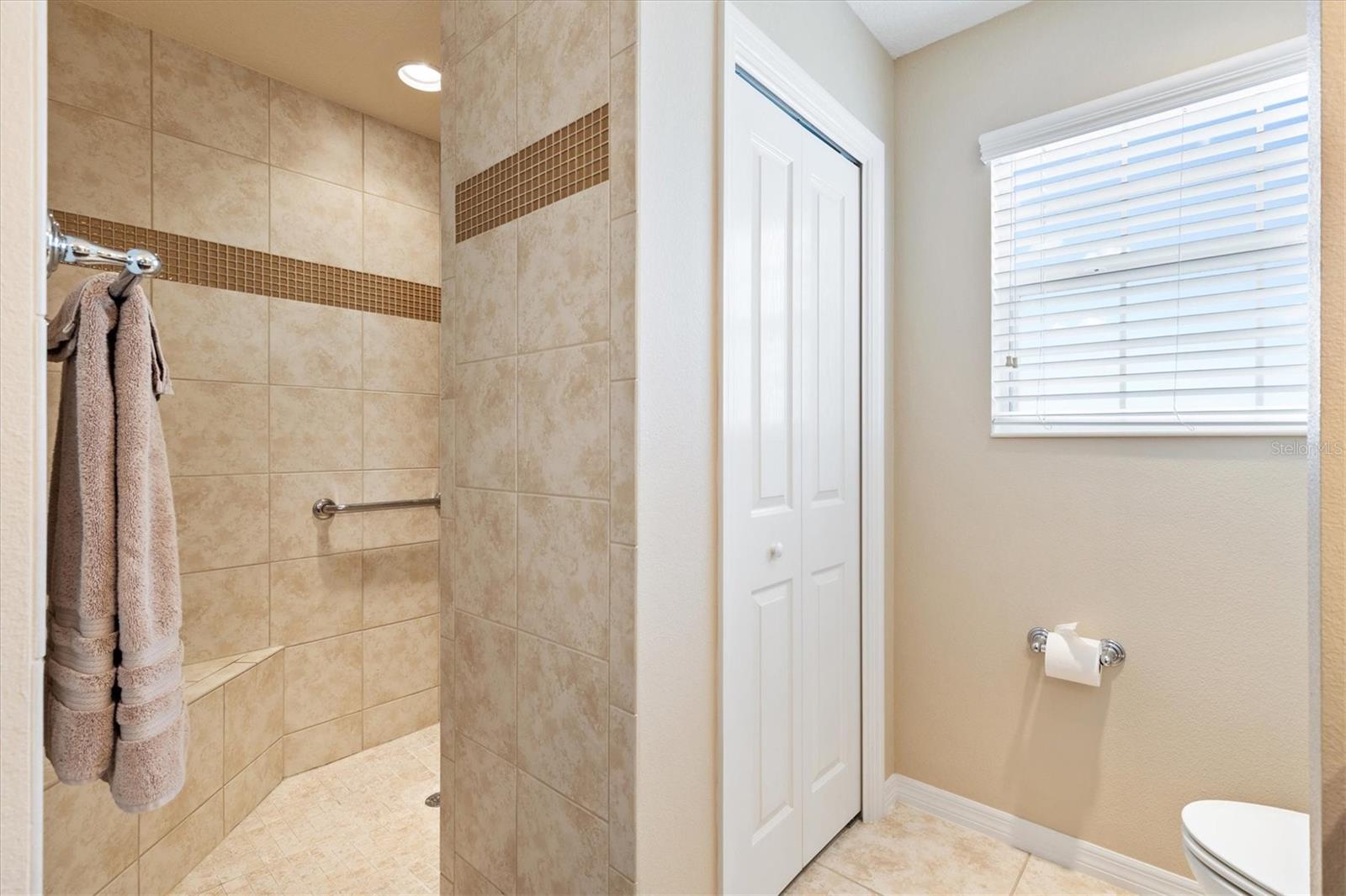 2332 GRENADIER WAY, THE VILLAGES, FL, 32162