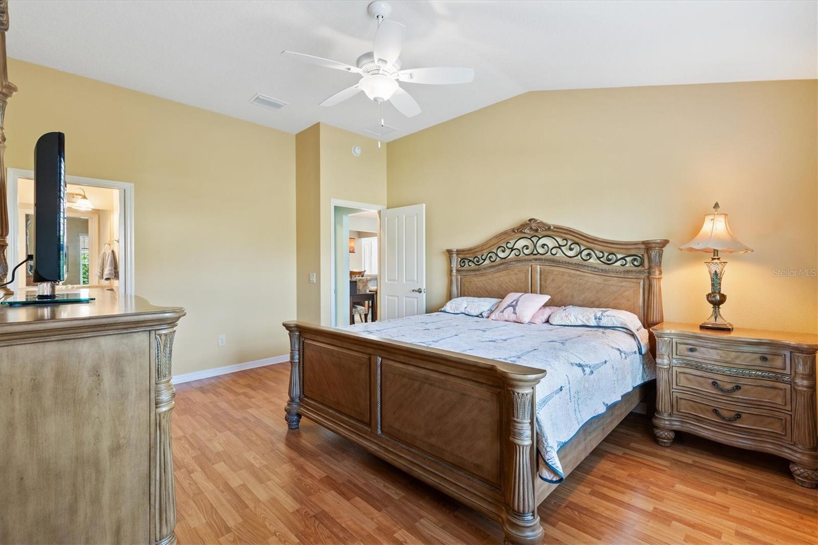 2332 GRENADIER WAY, THE VILLAGES, FL, 32162