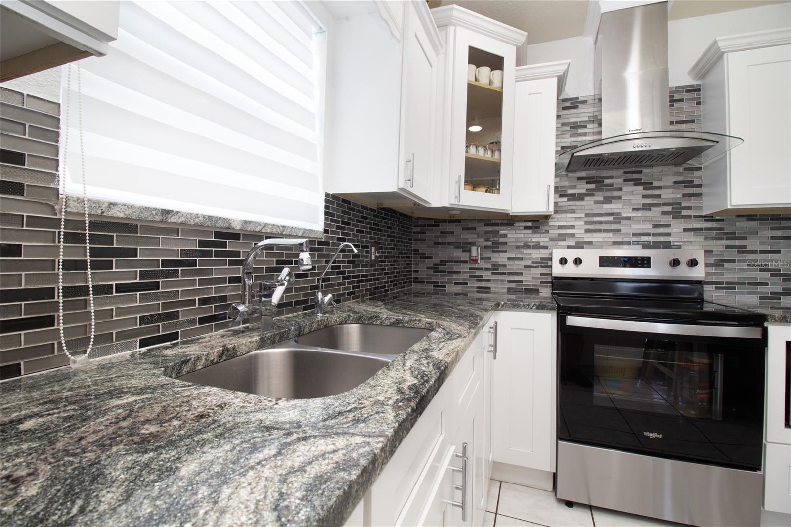 6914 N HIMES AVE, TAMPA, FL, 33614