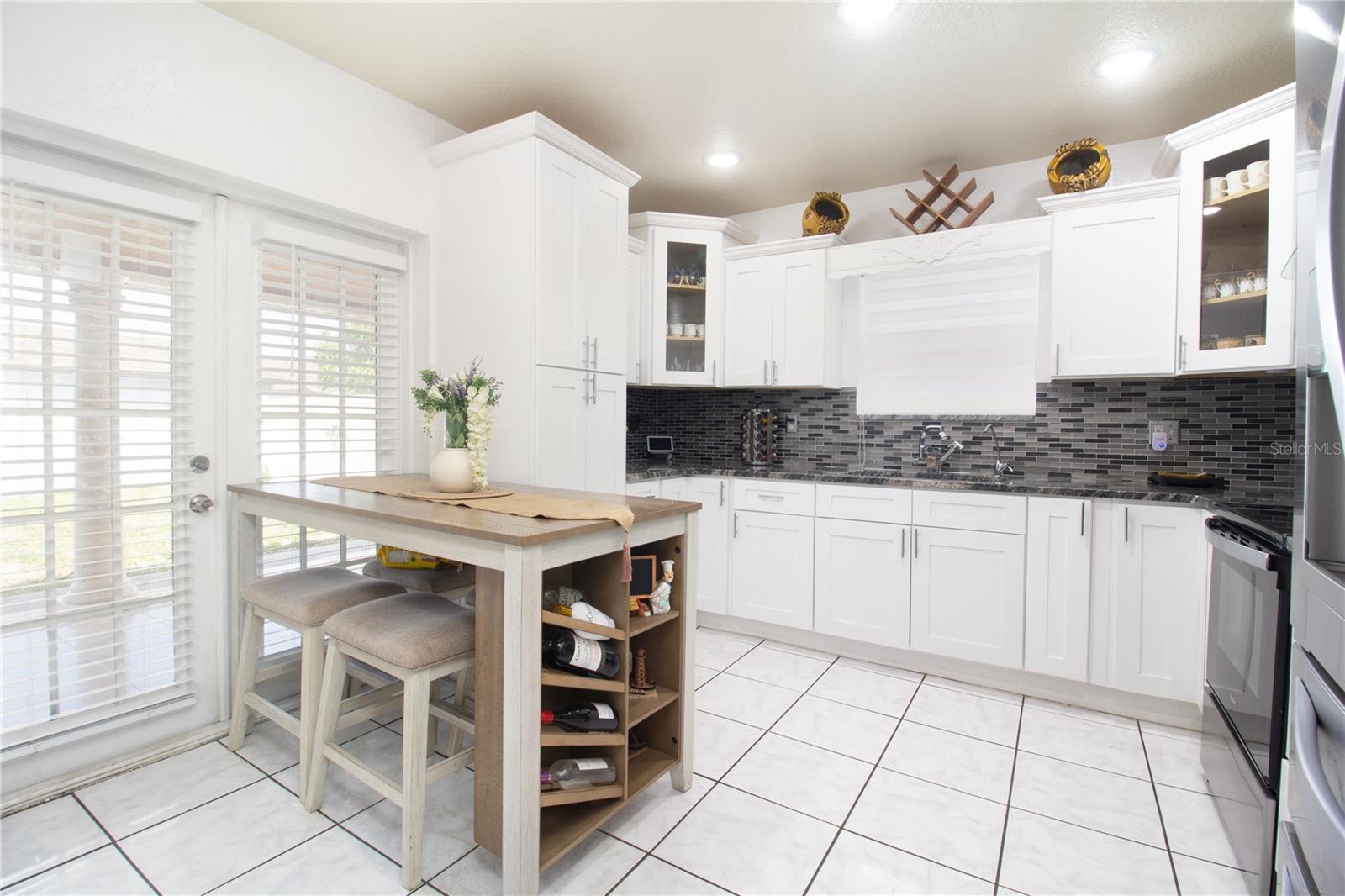 6914 N HIMES AVE, TAMPA, FL, 33614