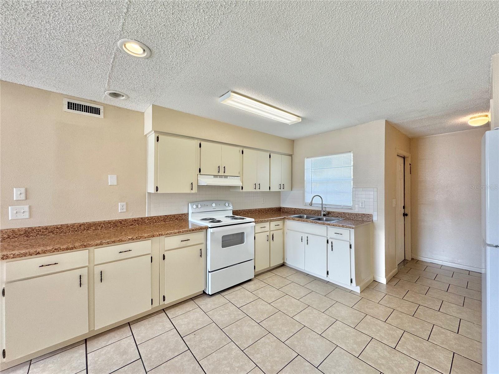 2540 ELM AVE, LAKE WALES, FL, 33898