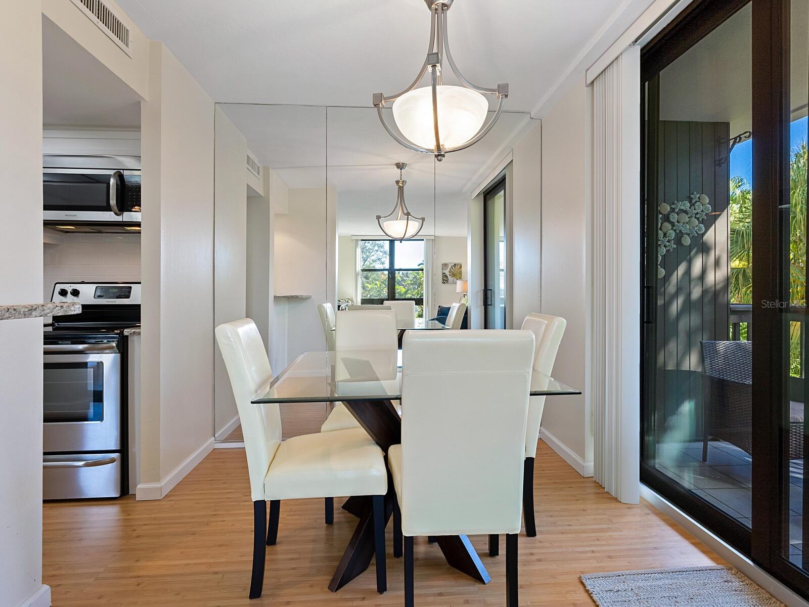 22 SANDY COVE RD #APT 203, SARASOTA, FL, 34242