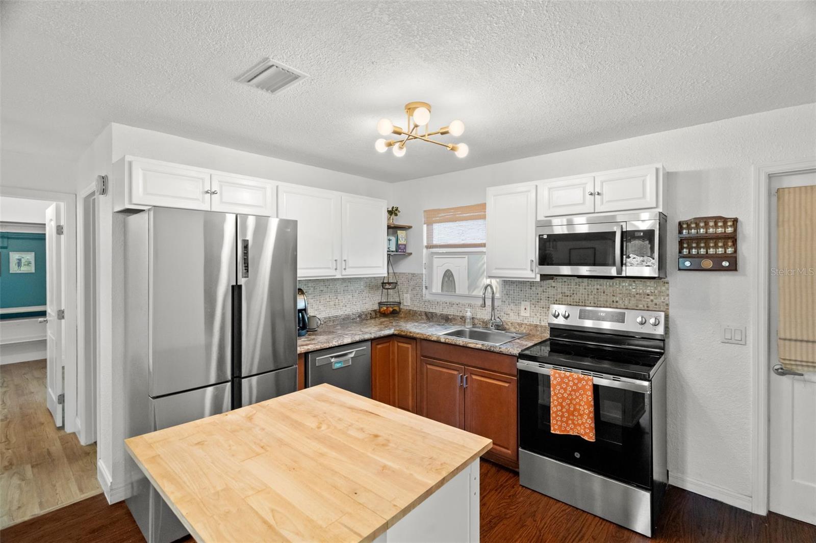 548 BAY ST, DUNEDIN, FL, 34698