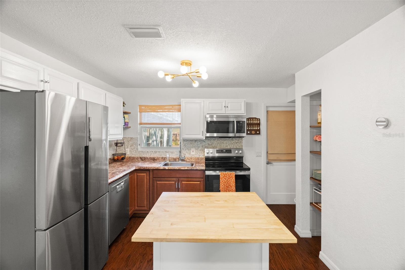 548 BAY ST, DUNEDIN, FL, 34698