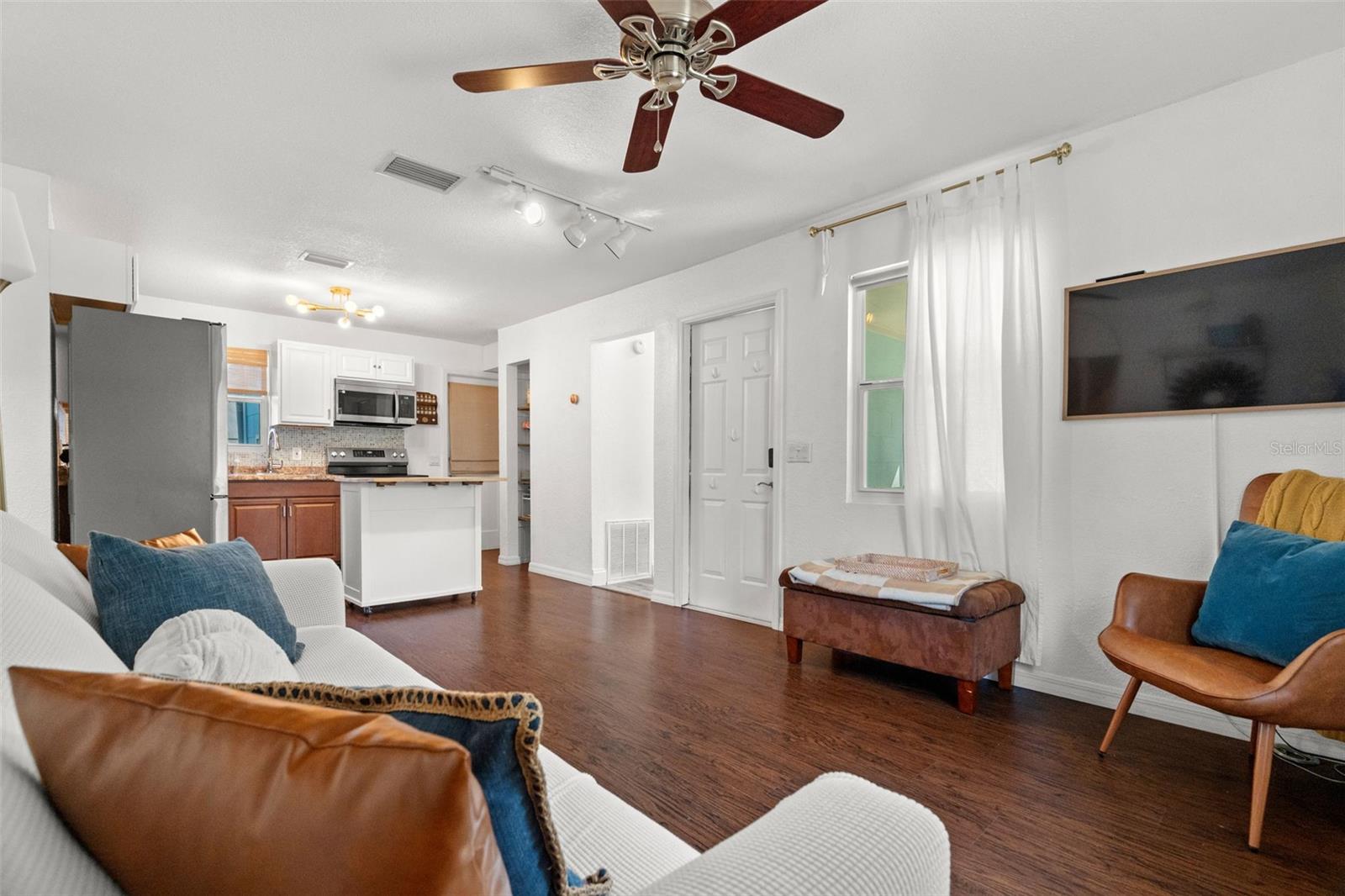 548 BAY ST, DUNEDIN, FL, 34698