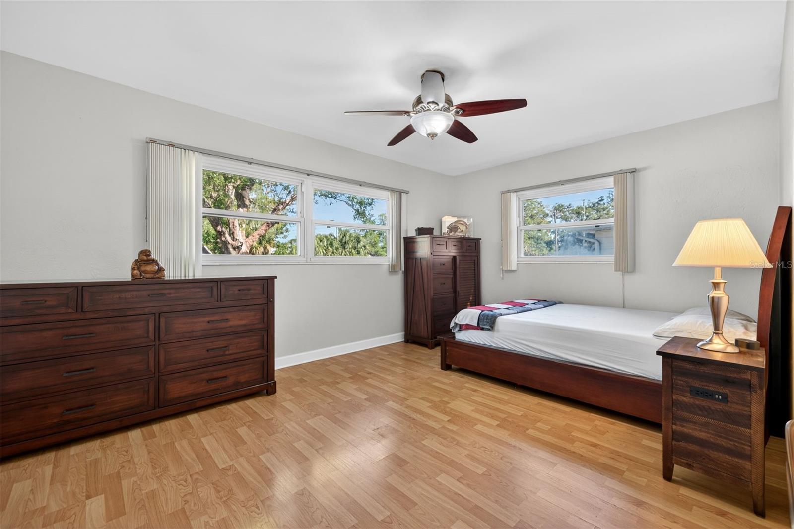 233 NW MADISON CIR N, ST PETERSBURG, FL, 33702