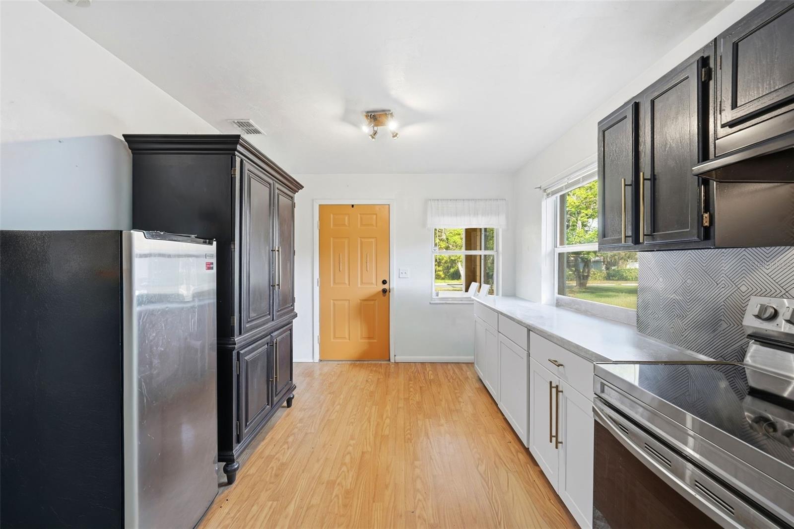 218 S EAST ST, LEESBURG, FL, 34748