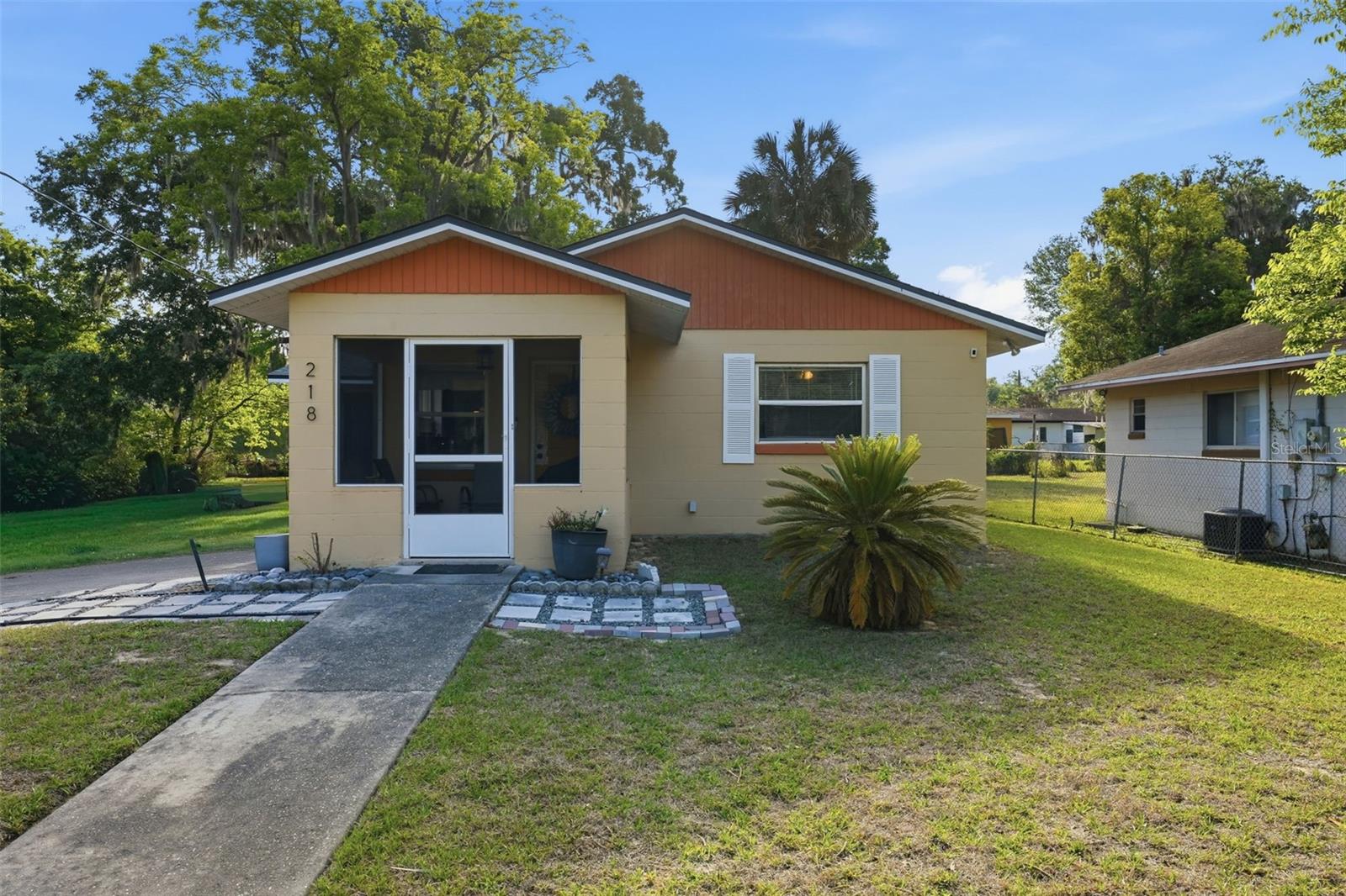 218 S EAST ST, LEESBURG, FL, 34748