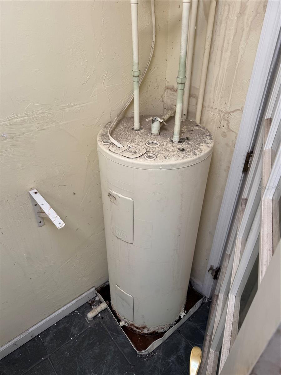 930 N WILD OLIVE AVE, DAYTONA BEACH, FL, 32118