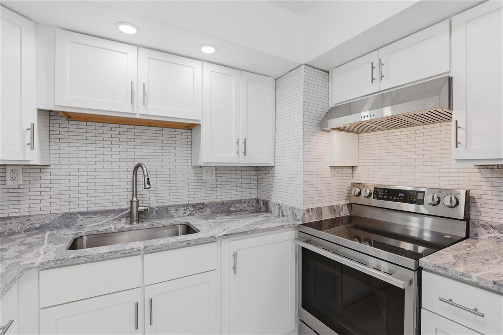 721 BAYSHORE DR, TARPON SPRINGS, FL, 34689