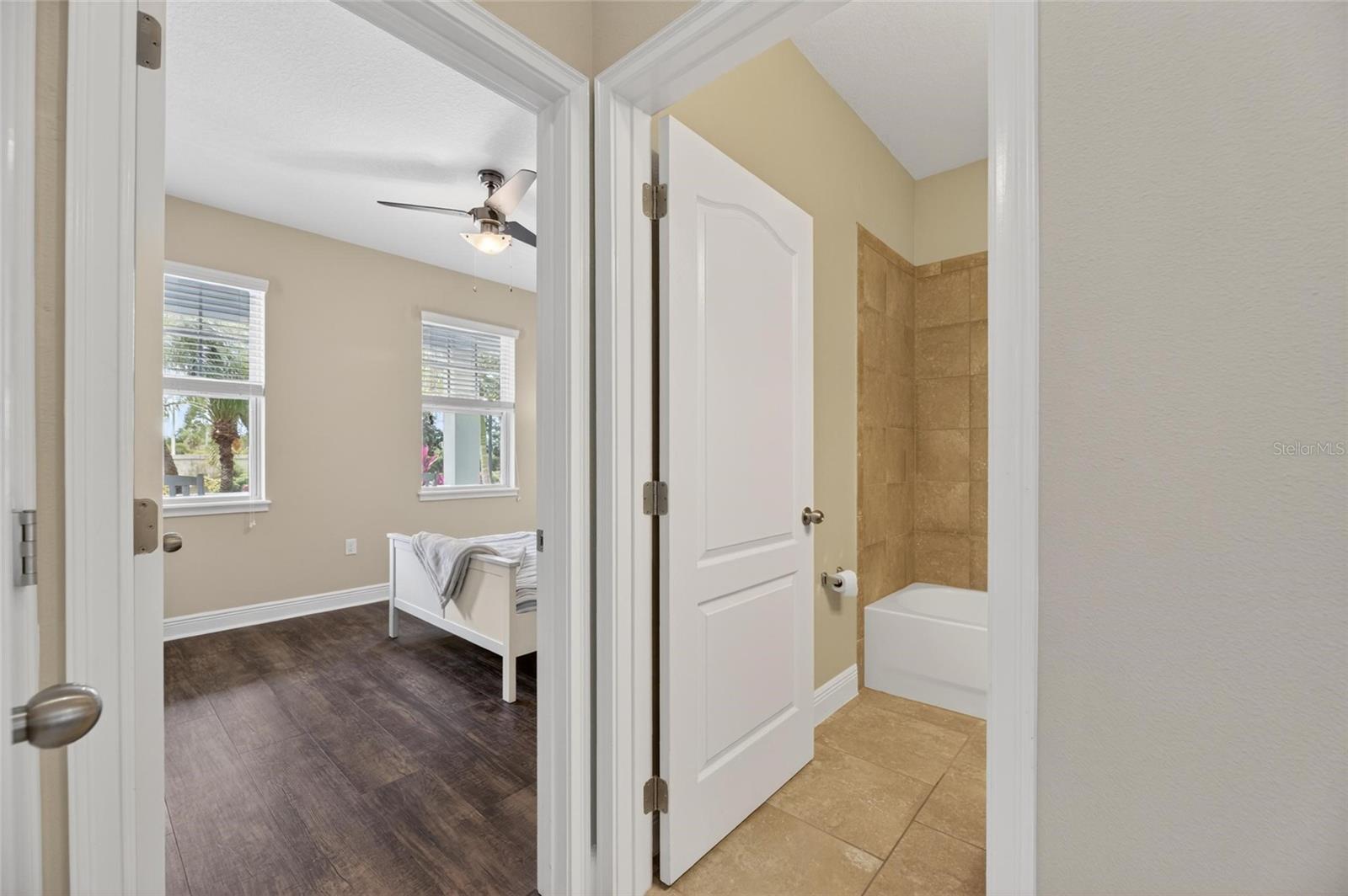 513 MANNS HARBOR DR, APOLLO BEACH, FL, 33572