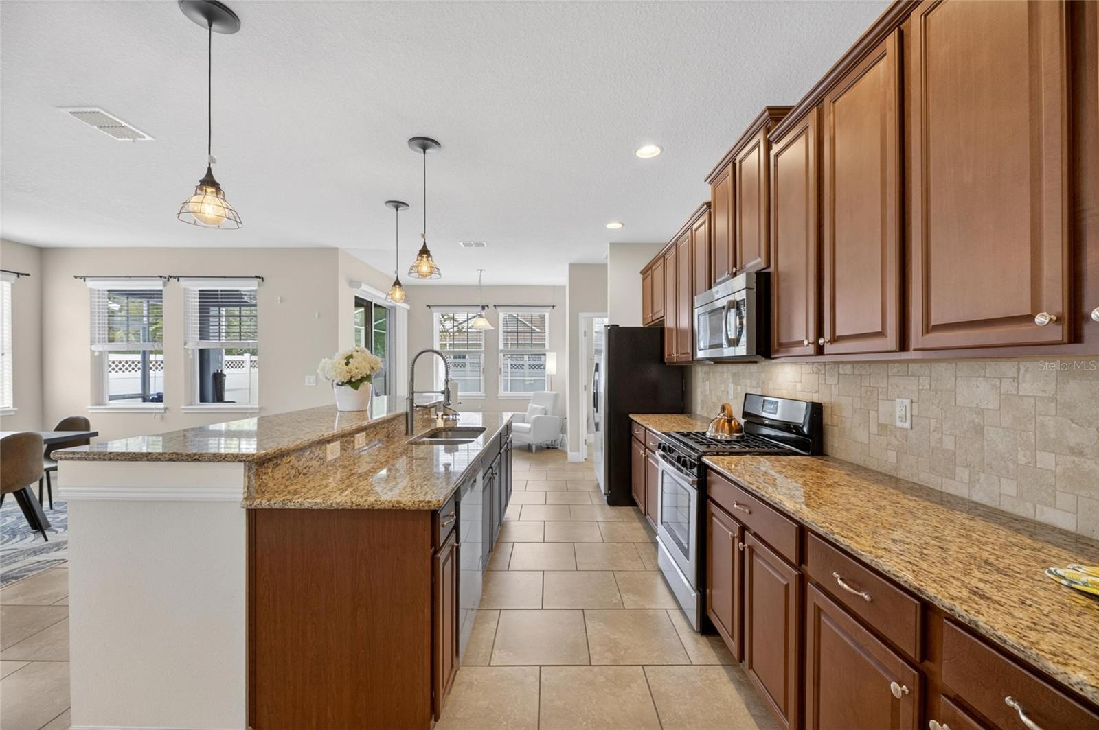 513 MANNS HARBOR DR, APOLLO BEACH, FL, 33572