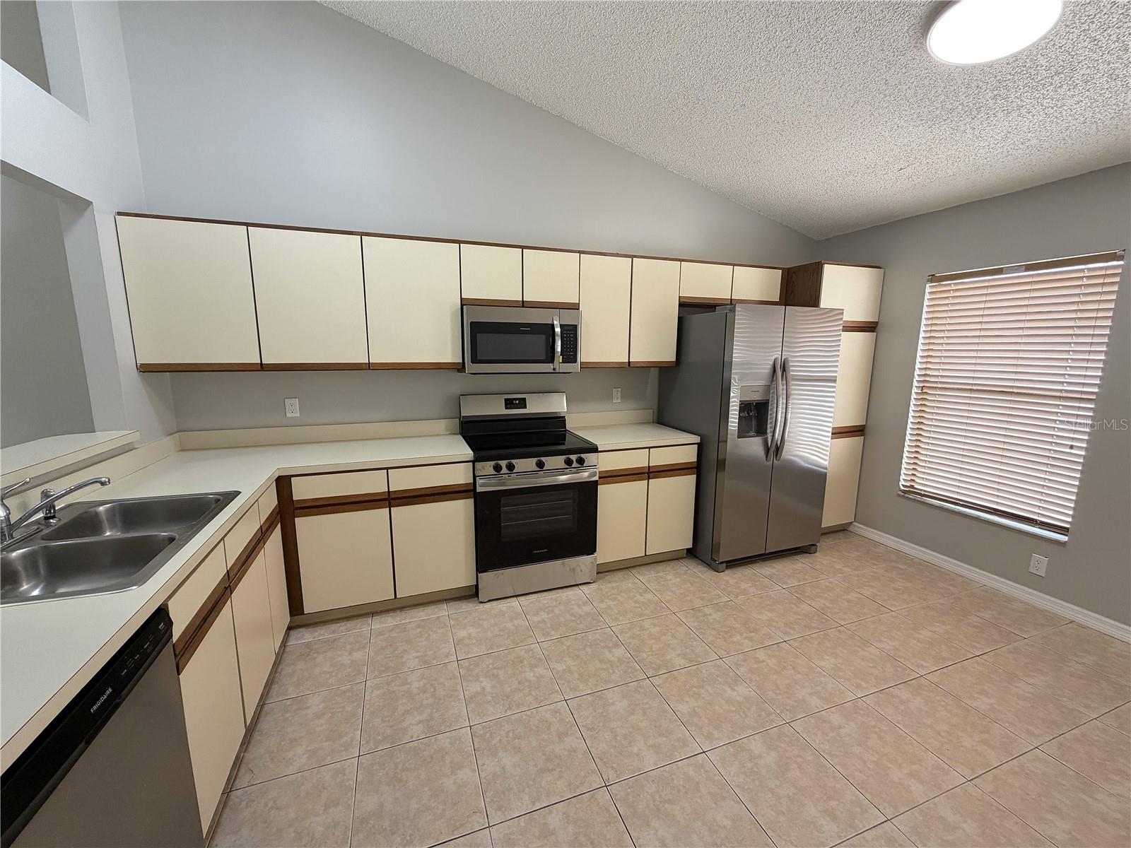 50 LAKEPOINTE CIR, KISSIMMEE, FL, 34743