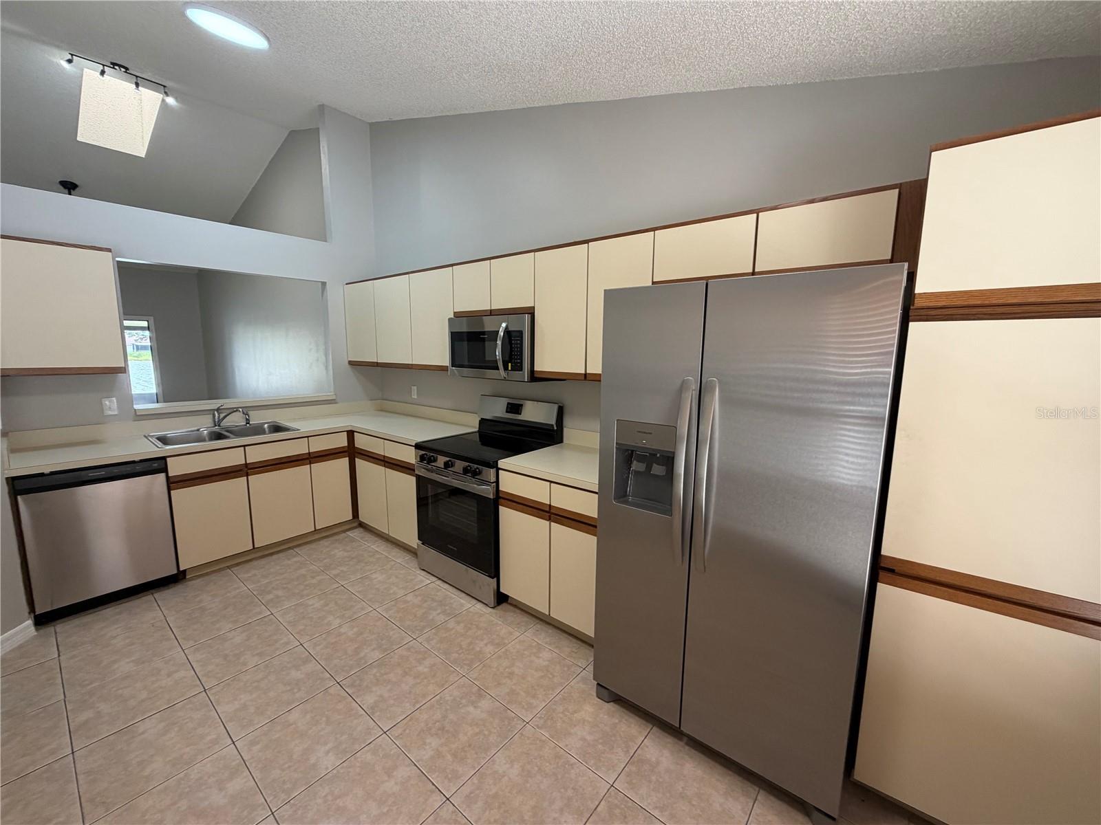 50 LAKEPOINTE CIR, KISSIMMEE, FL, 34743