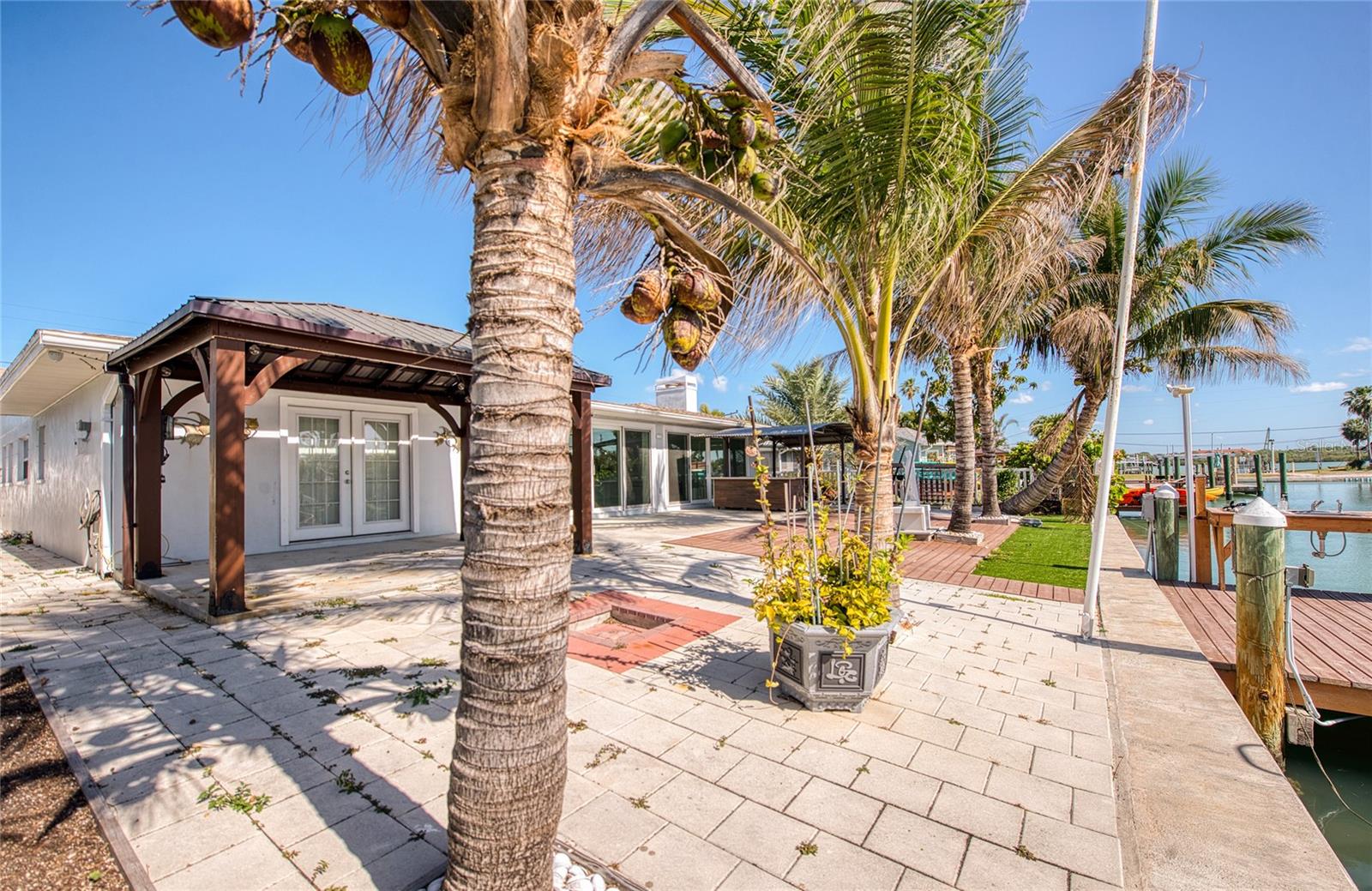 551 CRYSTAL DR, MADEIRA BEACH, FL, 33708