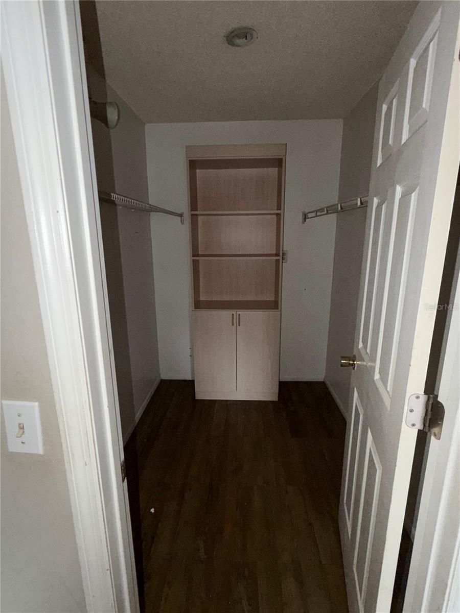 1543 N TUTTLE AVE, SARASOTA, FL, 34237