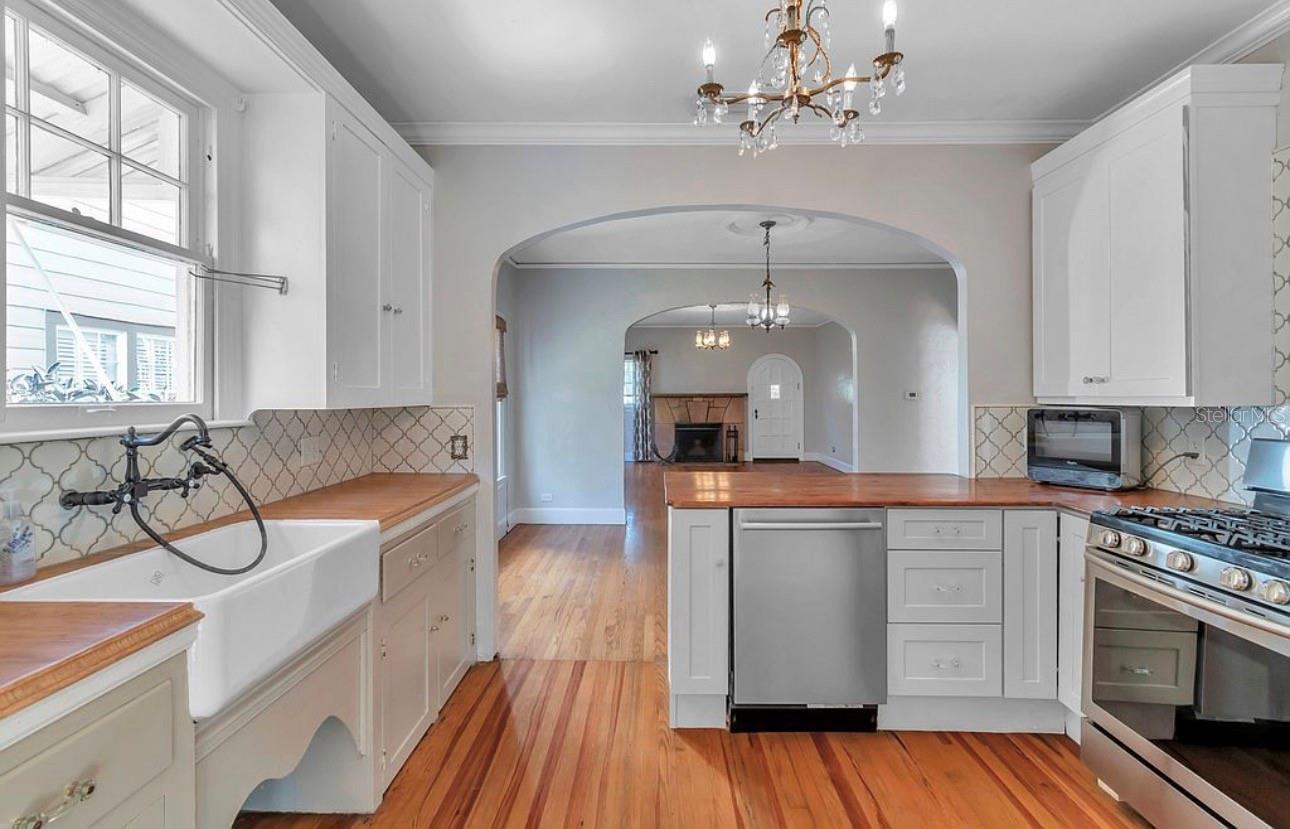 316 18TH AVE NE, ST PETERSBURG, FL, 33704