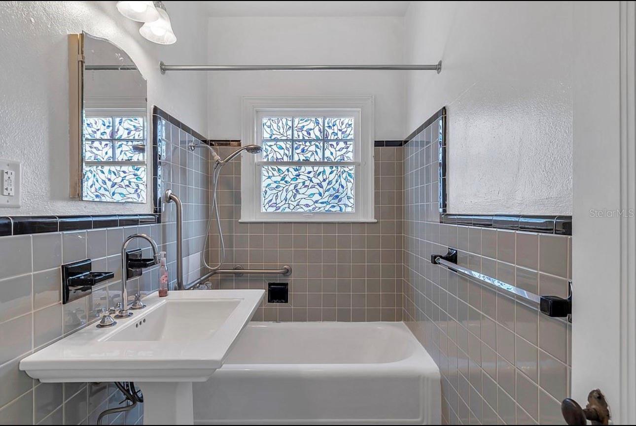 316 18TH AVE NE, ST PETERSBURG, FL, 33704