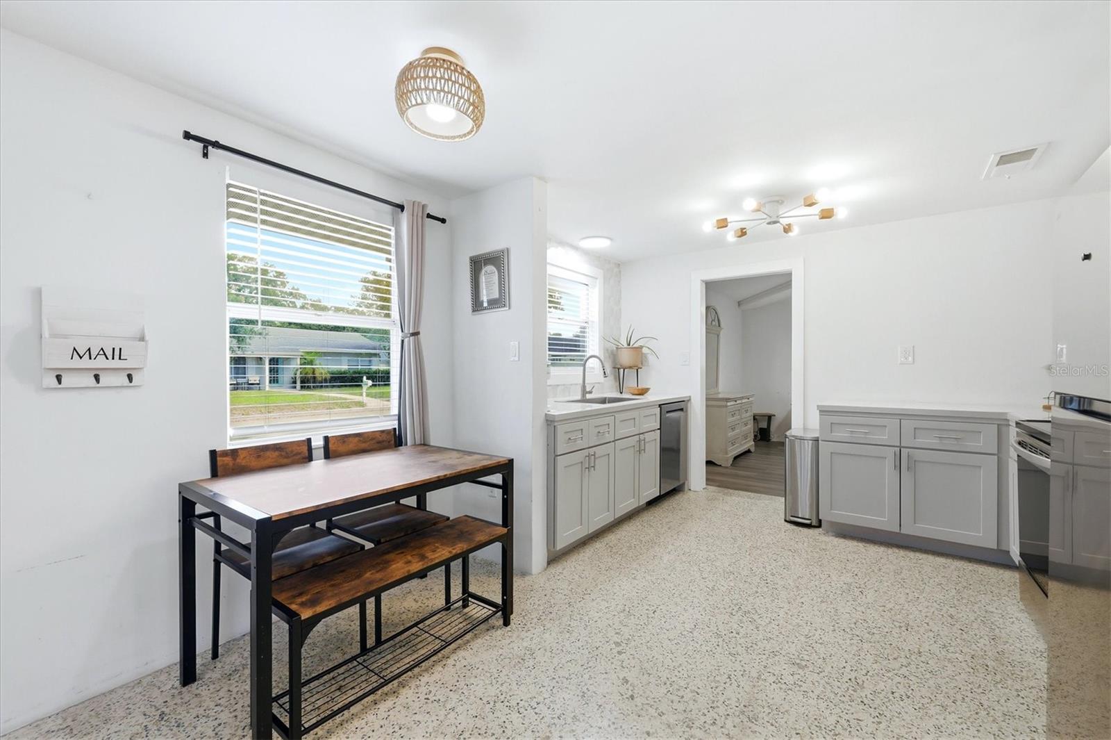 301 28TH ST W, BRADENTON, FL, 34205