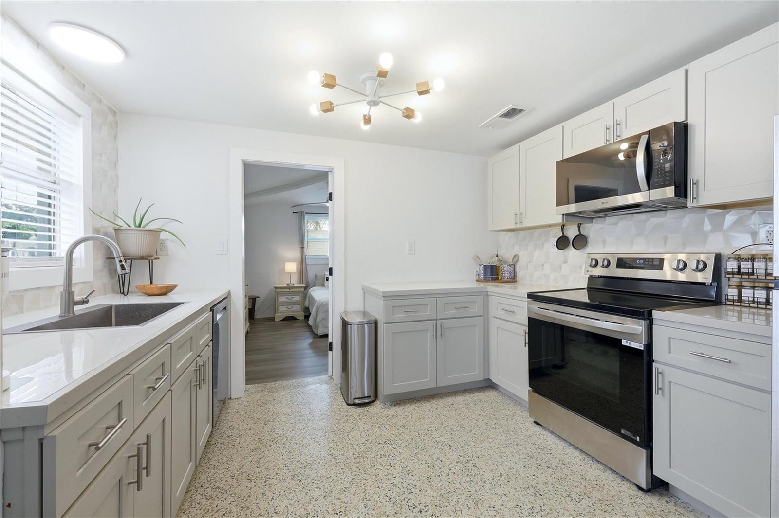 301 28TH ST W, BRADENTON, FL, 34205