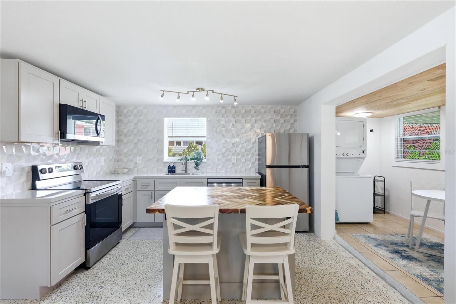 301 28TH ST W, BRADENTON, FL, 34205