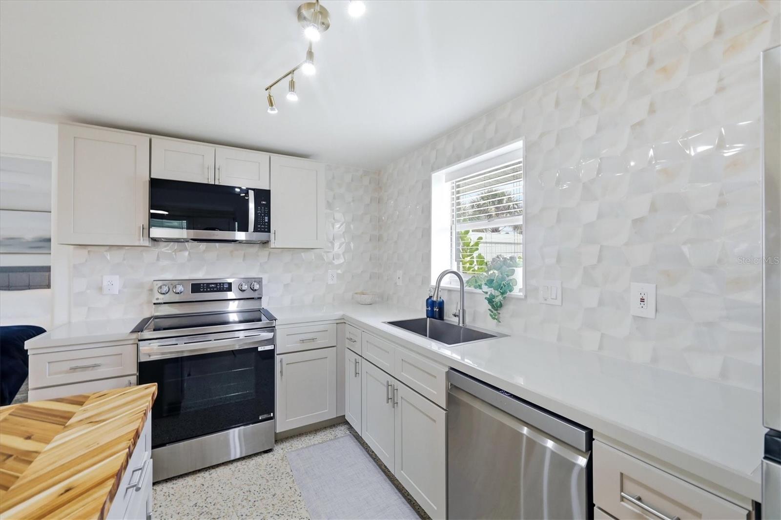 301 28TH ST W, BRADENTON, FL, 34205