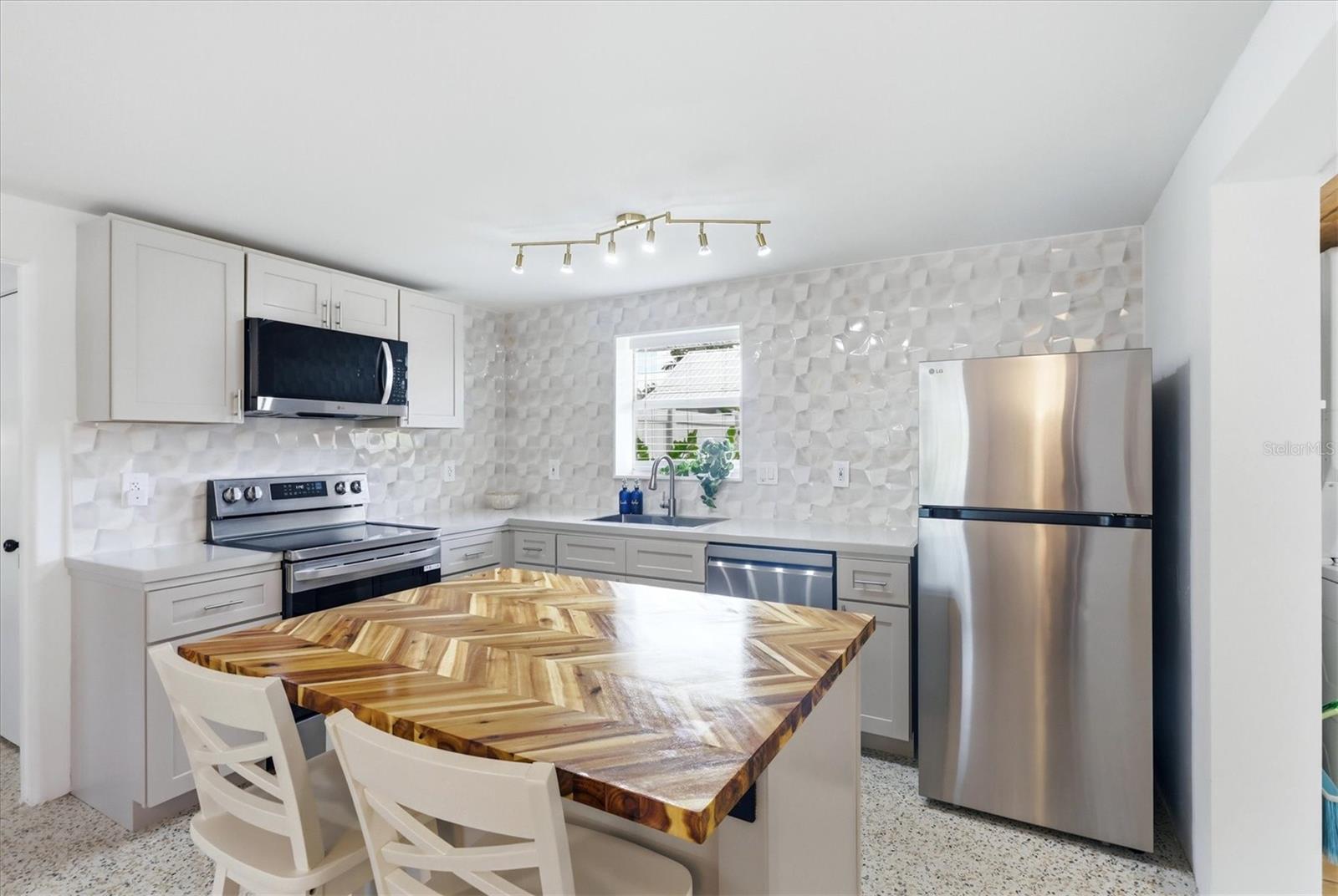 301 28TH ST W, BRADENTON, FL, 34205