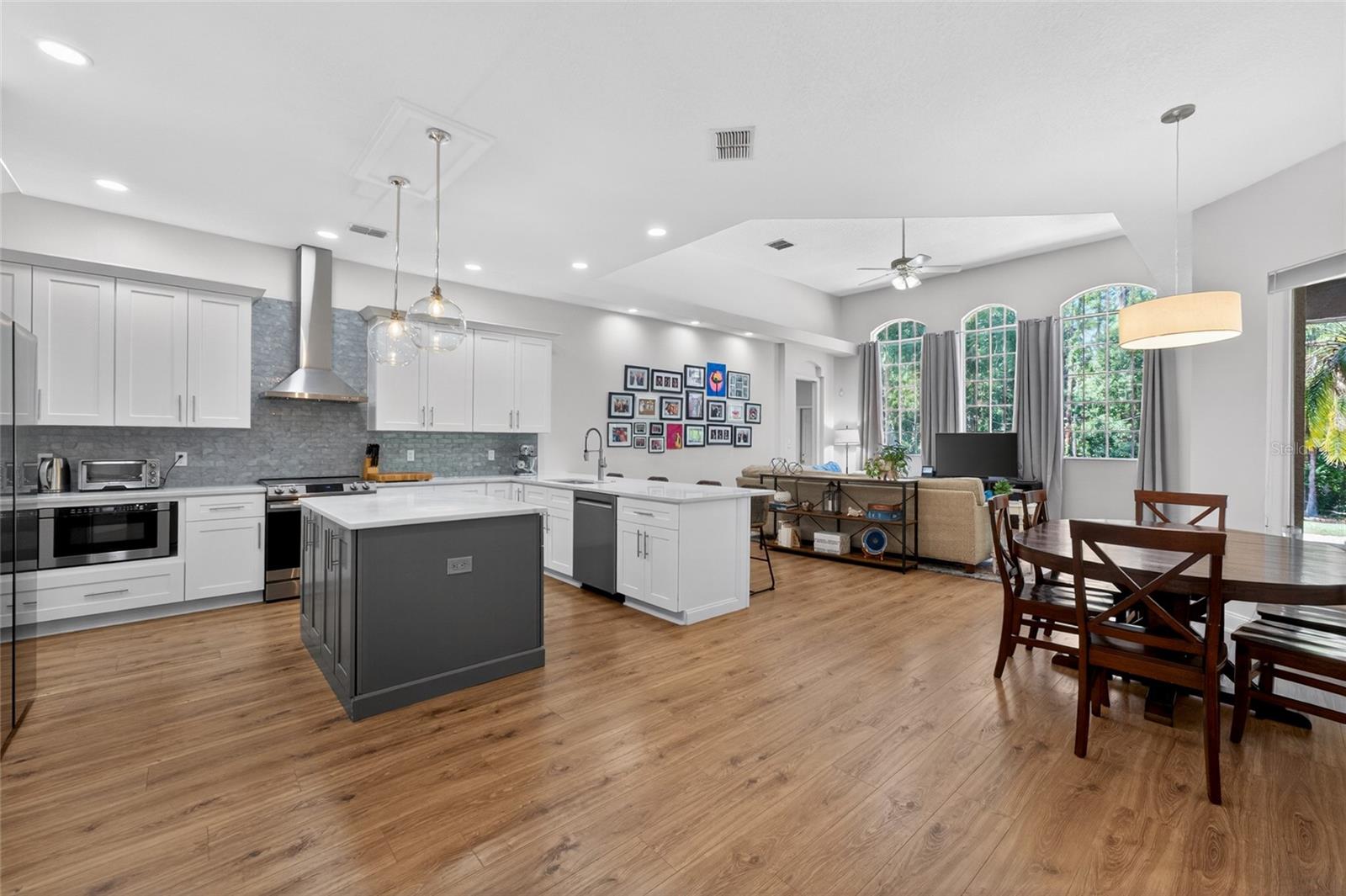 8712 TANTALLON CIR, TAMPA, FL, 33647
